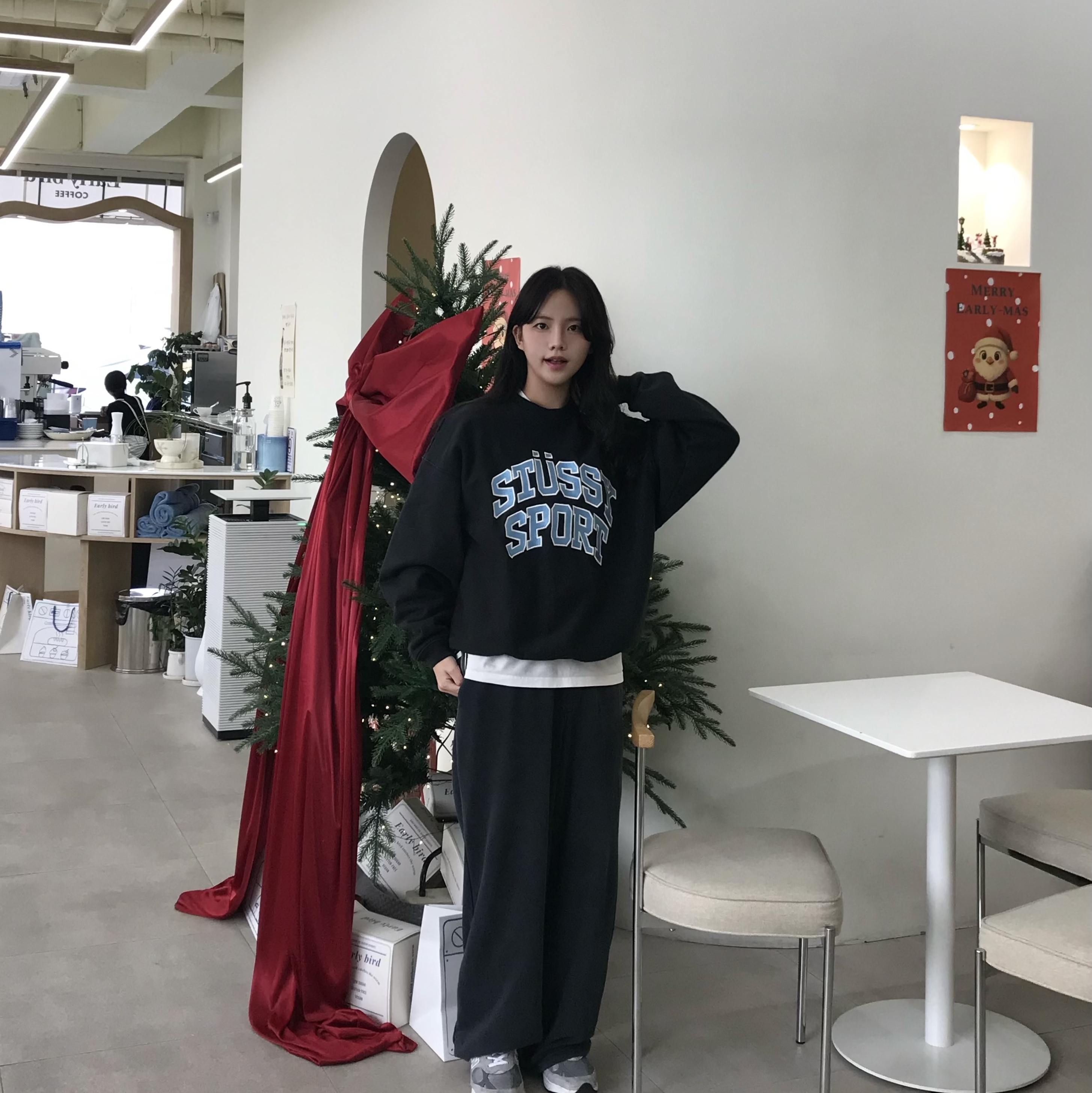 Stussy Sport Relaxed Oversized Crew Washed Black 착용 스타일