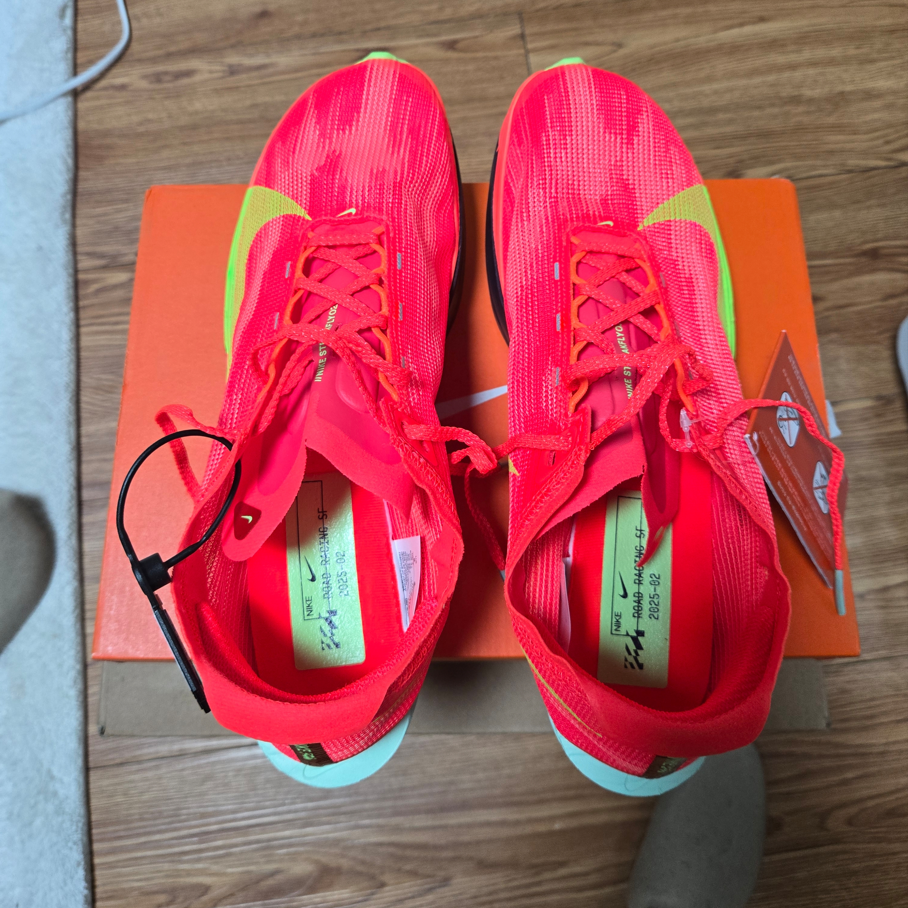 Nike ZoomX Streakfly 2 Bright Crimson Hyper Orange 착용 스타일 - 2