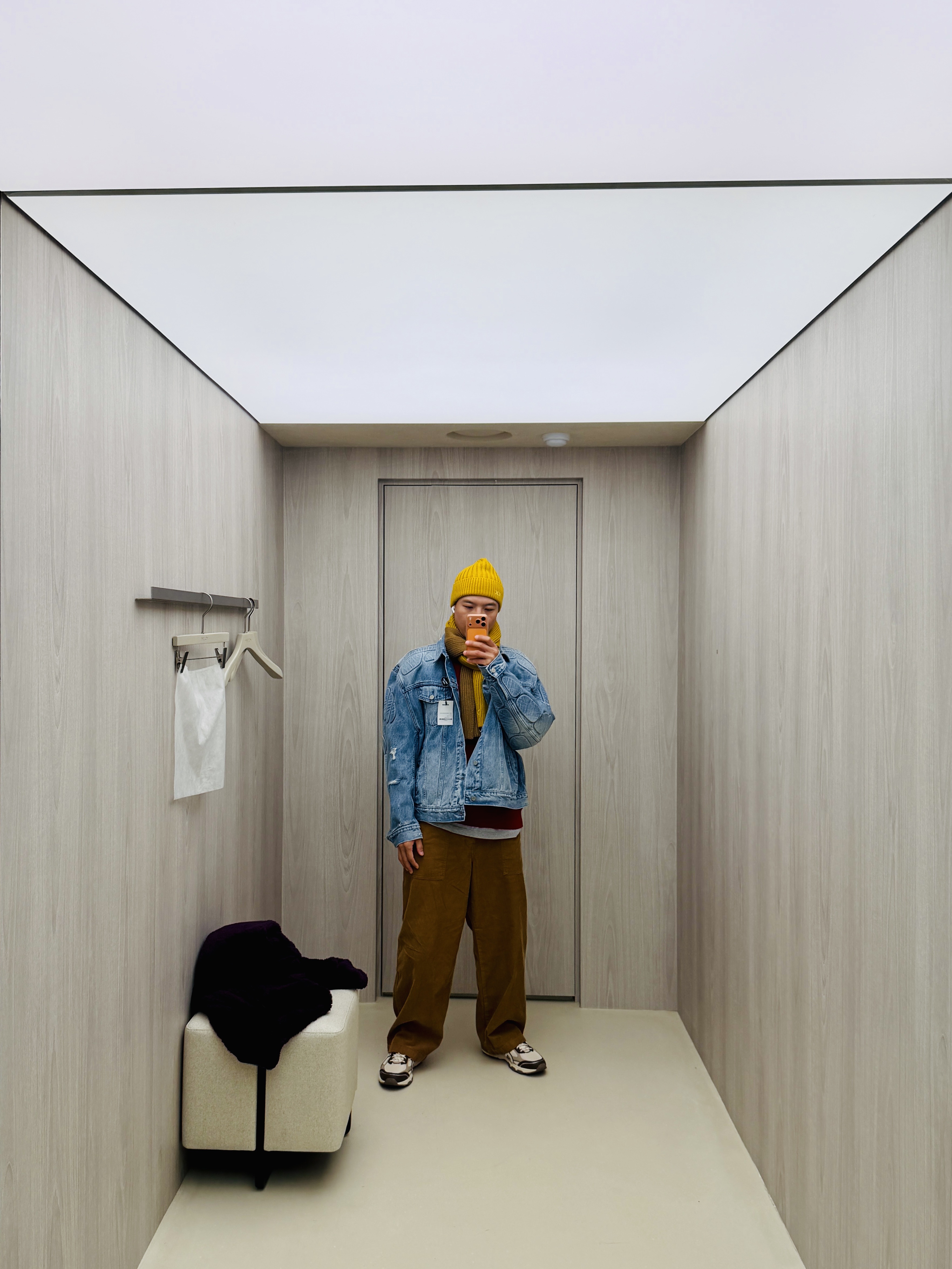 Uniqlo x Kaws Heattech Beanie Yellow, Uniqlo x Kaws Heattech Knit Scarf Yellow 착용 스타일 - 3