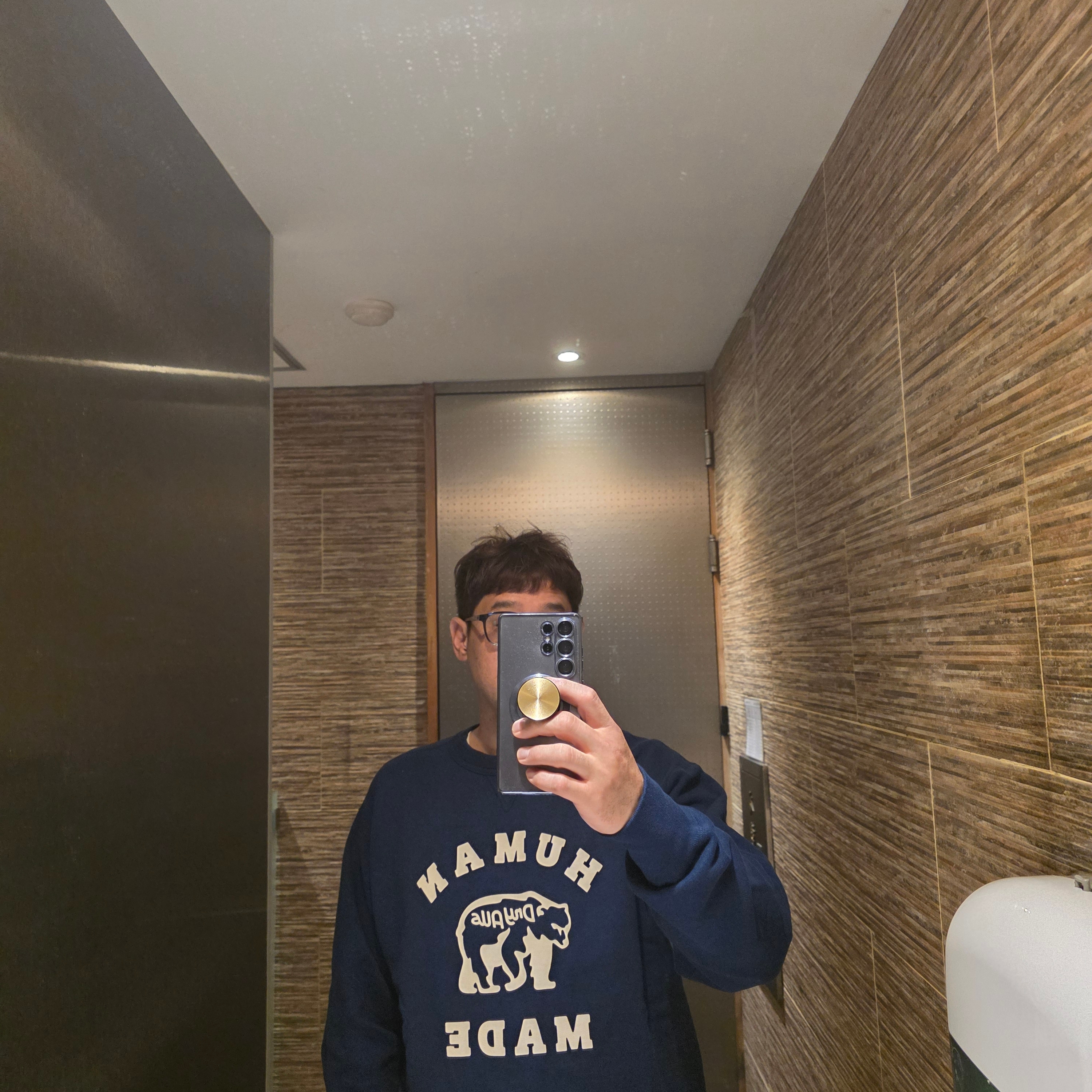 Human Made Tsuriami Sweatshirt Navy 착용 스타일 - 1