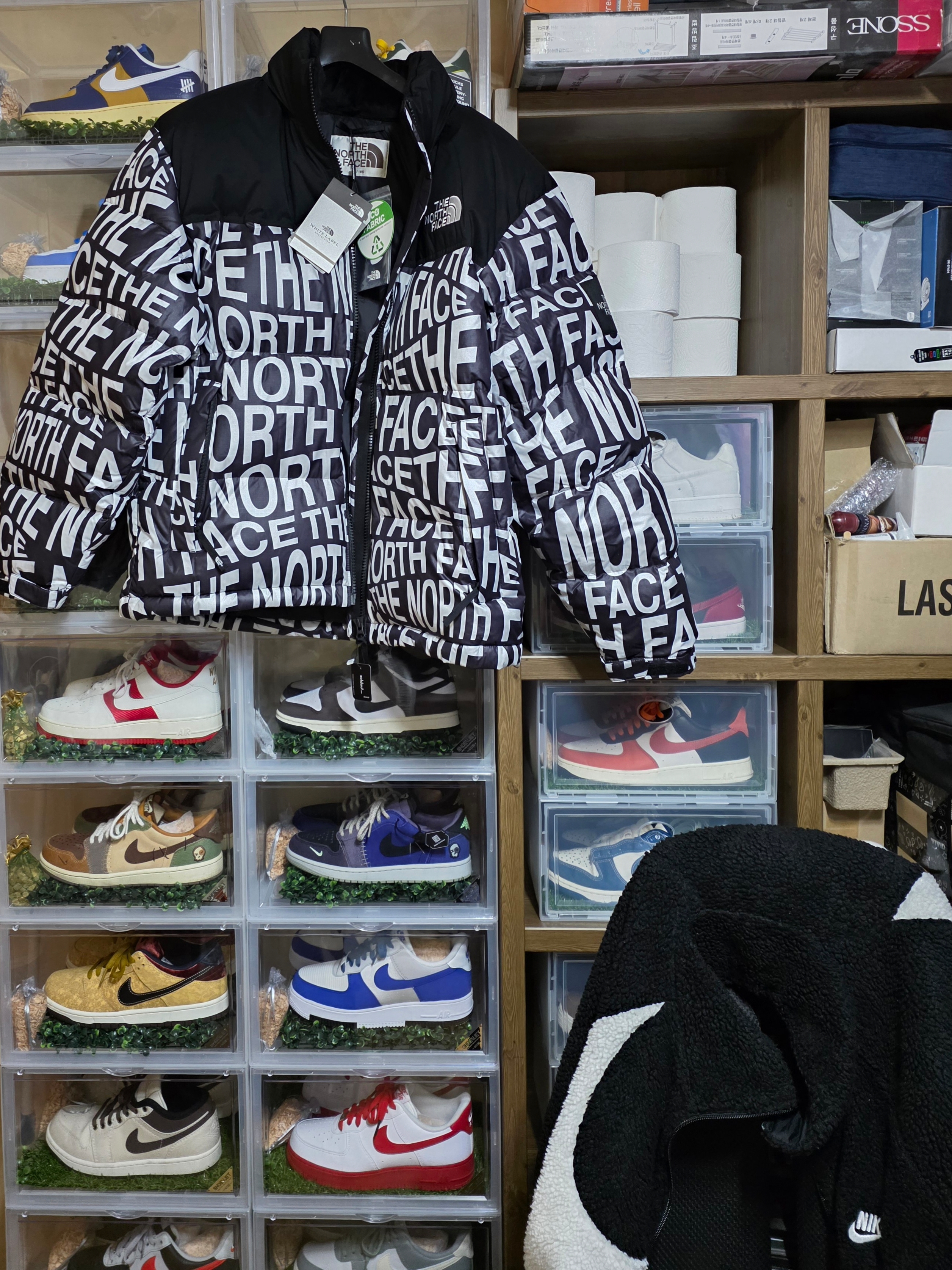 The North Face White Label Novelty Nuptse Down Jacket P Black 착용 스타일