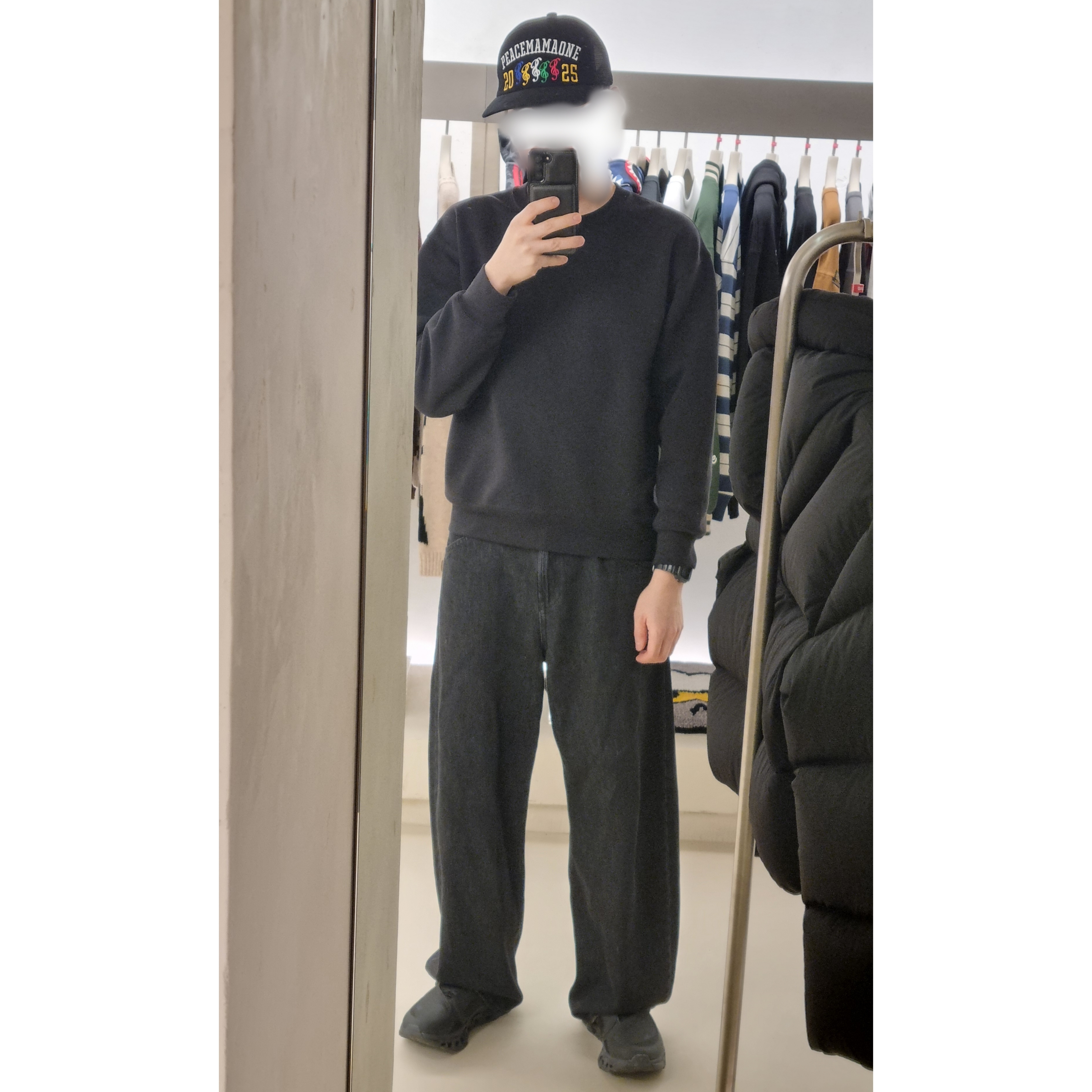 On Running x Post Archive Faction (Paf) Cloudmonster 2 Black Magnet, Peaceminusone x 2025 MAMA Awards Peacemamaone Cap Mesh 착용 스타일 - 1