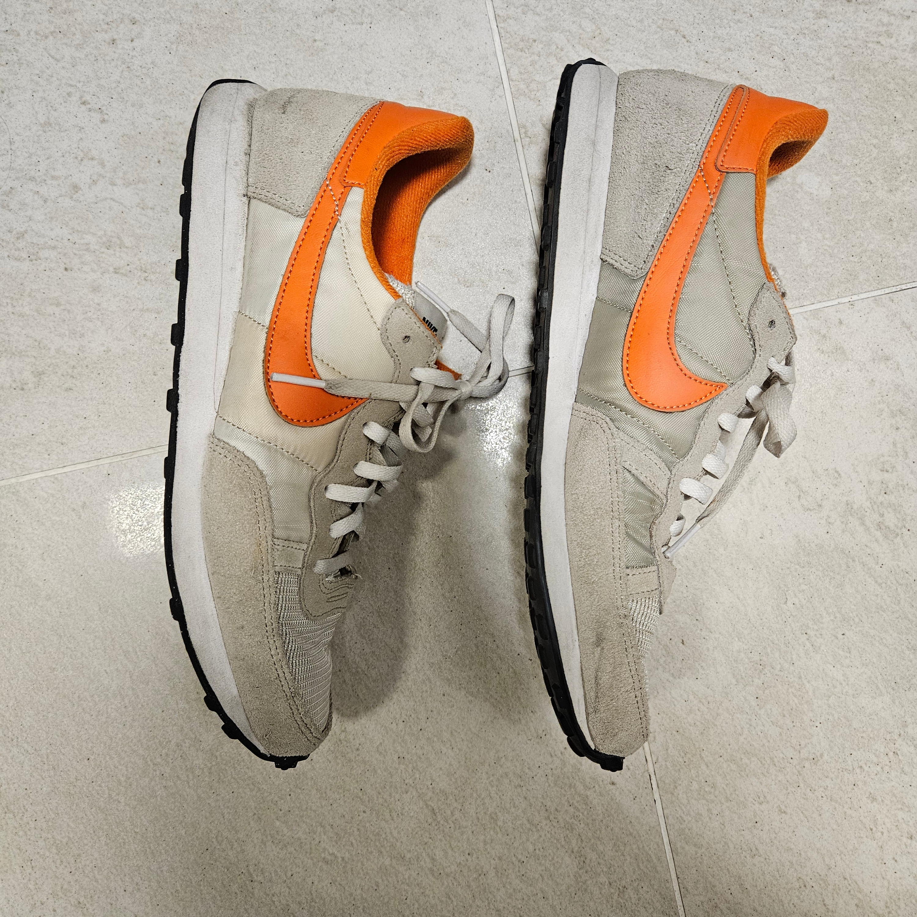 Nike Challenger OG Light Bone Starfish 착용 스타일
