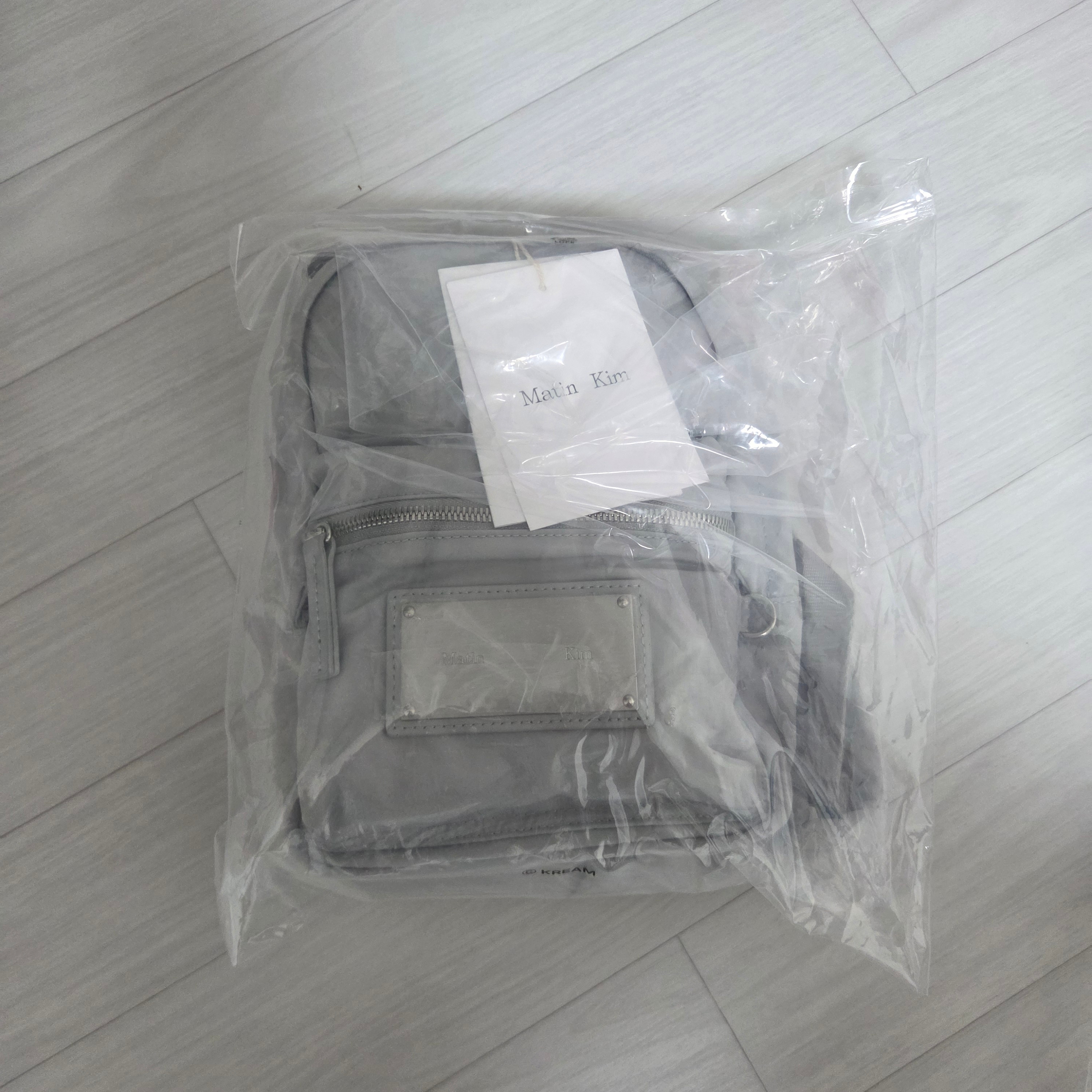 Matin Kim Baby Cargo Allday Backpack Light Grey 착용 스타일