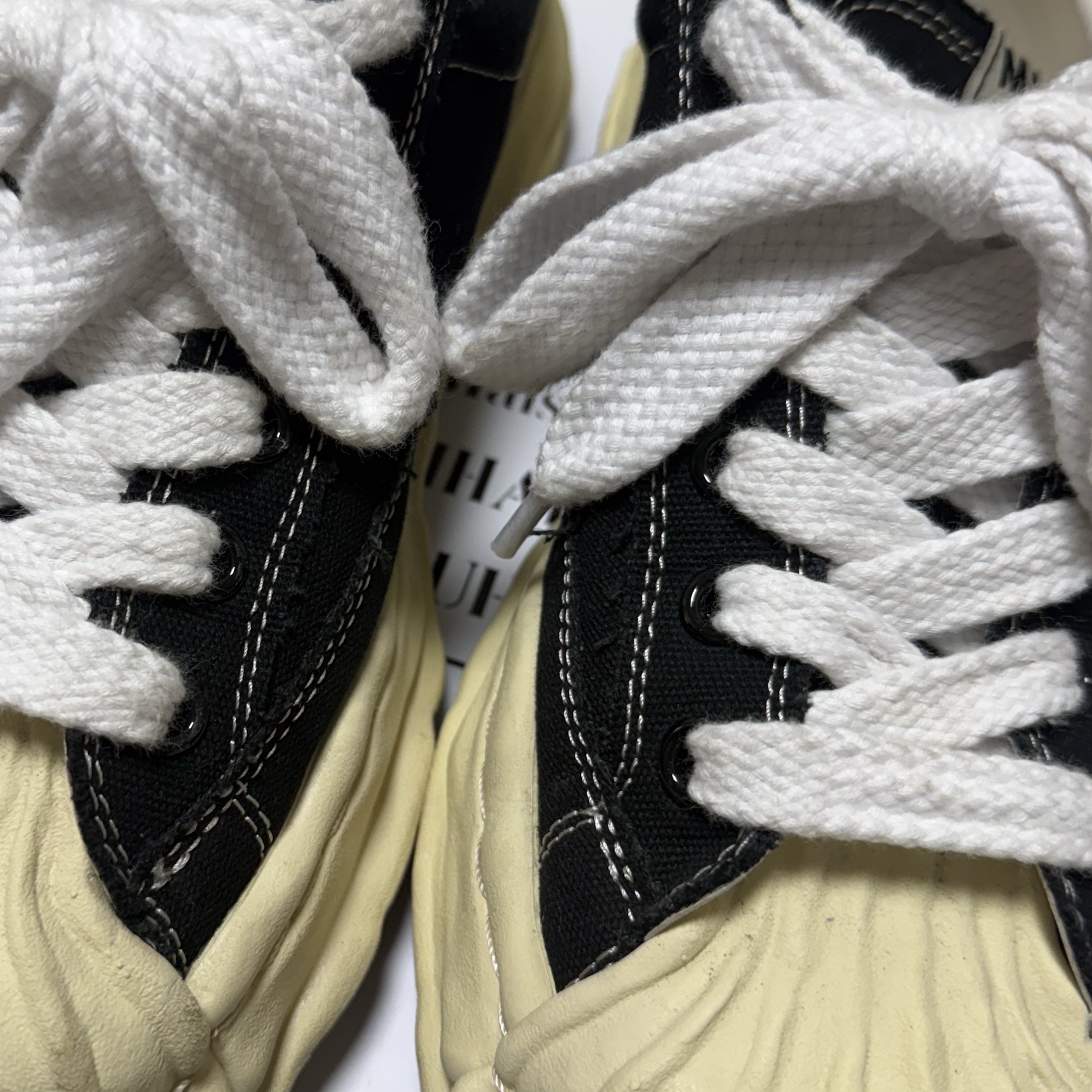 Maison Mihara Yasuhiro Blakey VL OG Sole Canvas Low-top Sneakers Black 착용 스타일