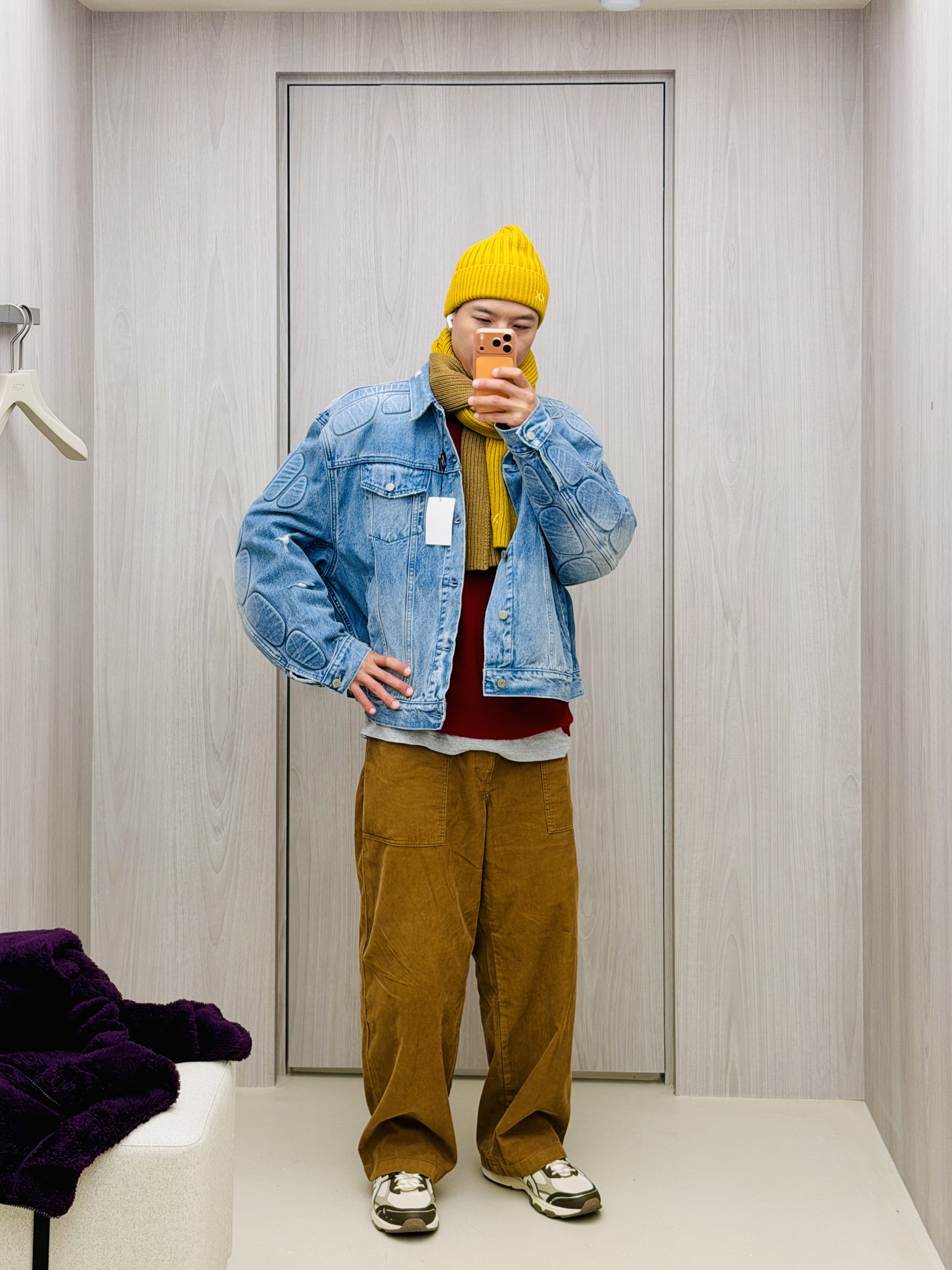 Uniqlo x Kaws Heattech Beanie Yellow, Uniqlo x Kaws Heattech Knit Scarf Yellow 착용 스타일 - 2