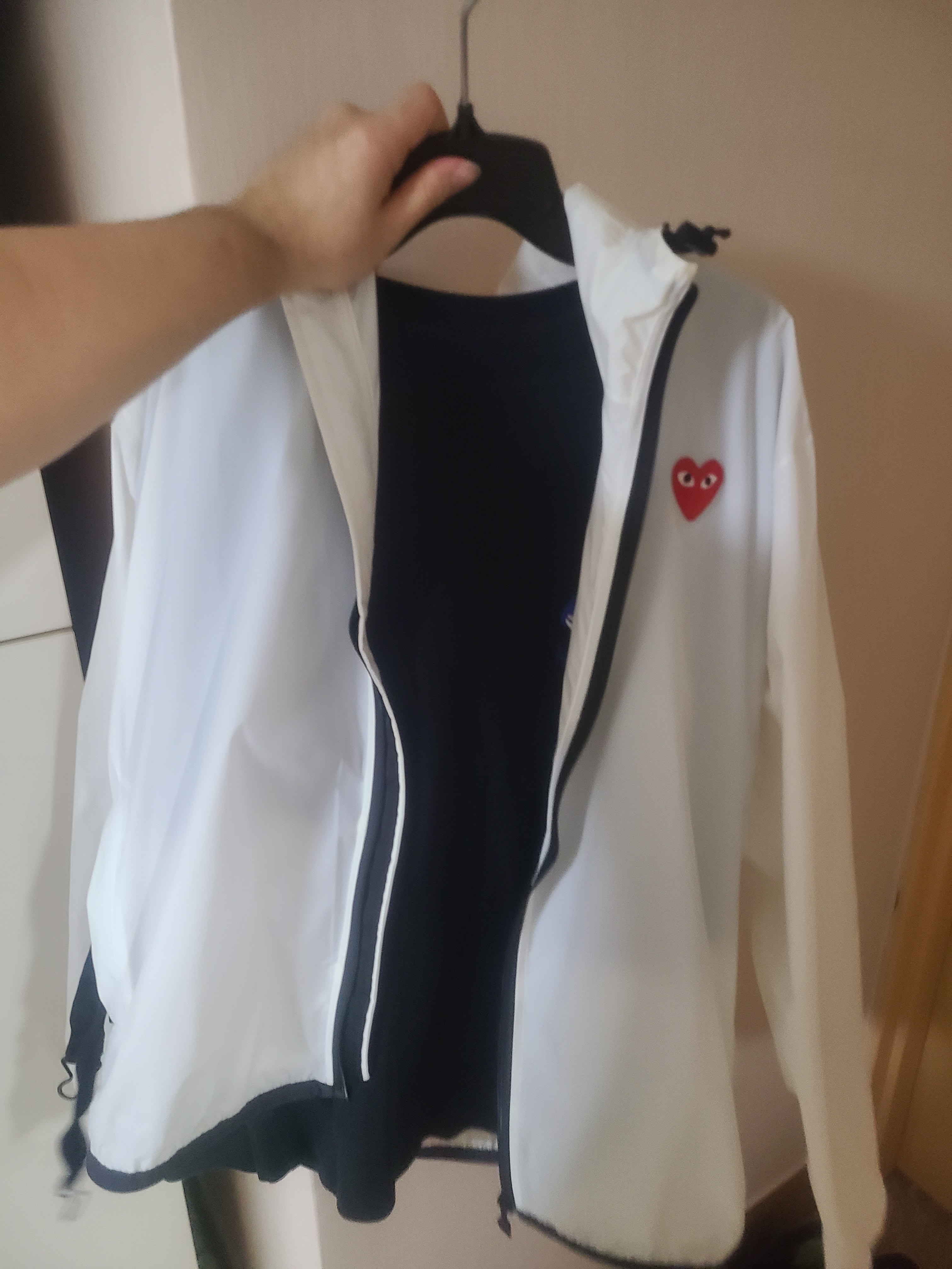 Play Comme des Garcons x K-Way Full Zip Jacket White 착용 스타일