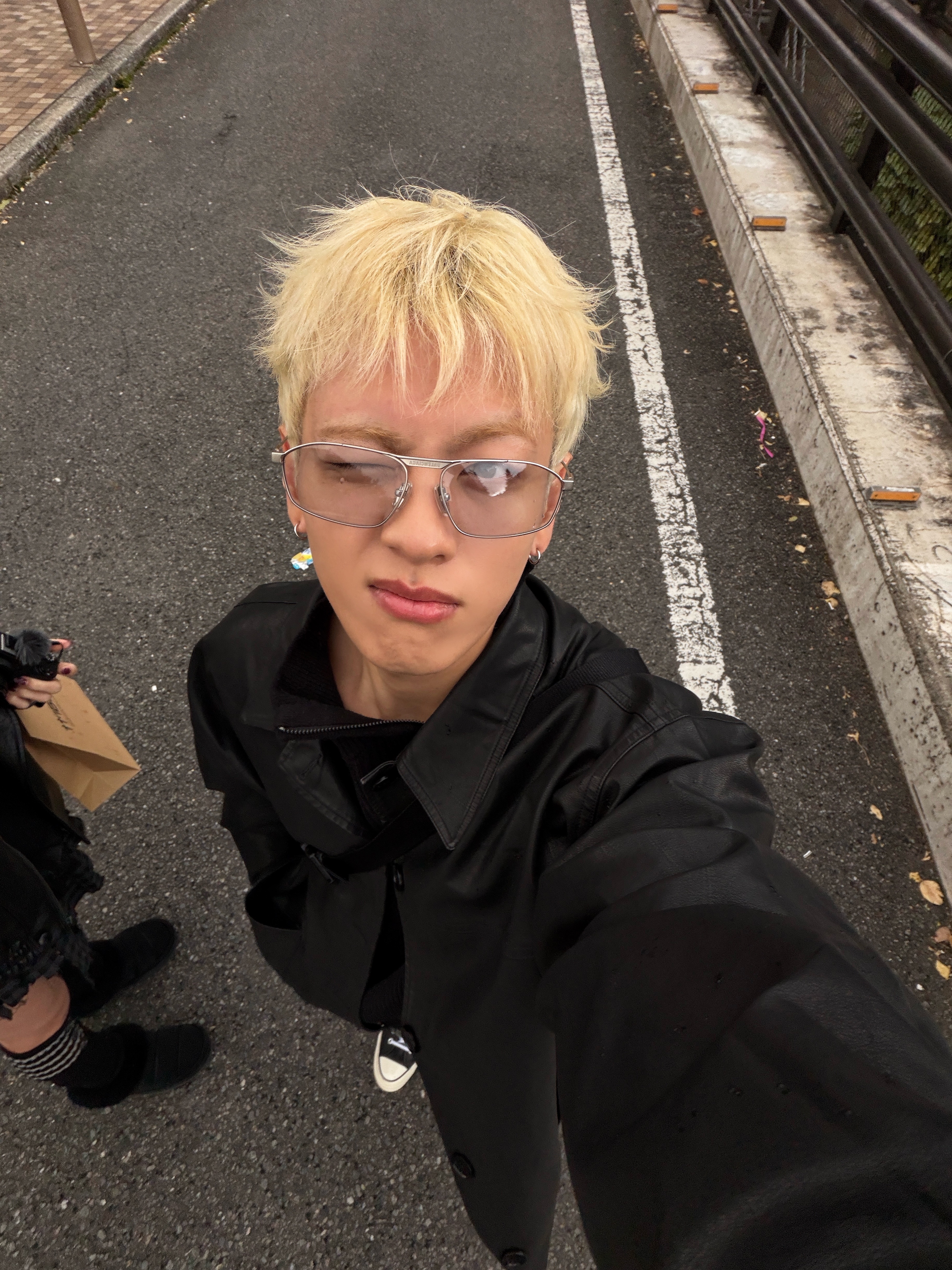 Balenciaga Tag 3.0 D-Frame Sunglasses Silver 착용 스타일