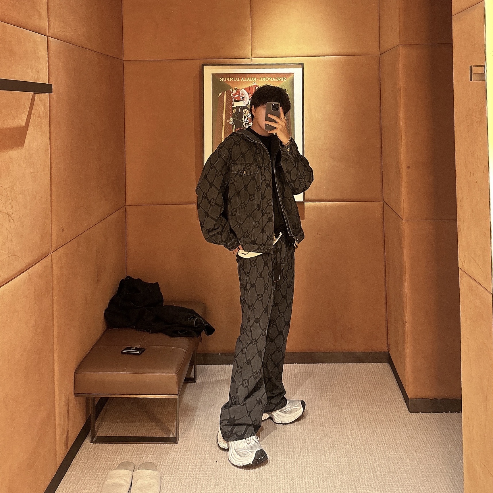 Louis Vuitton Monogram Denim Hooded Blouson Black, Balenciaga 10XL Sneakers White Black Grey 착용 스타일