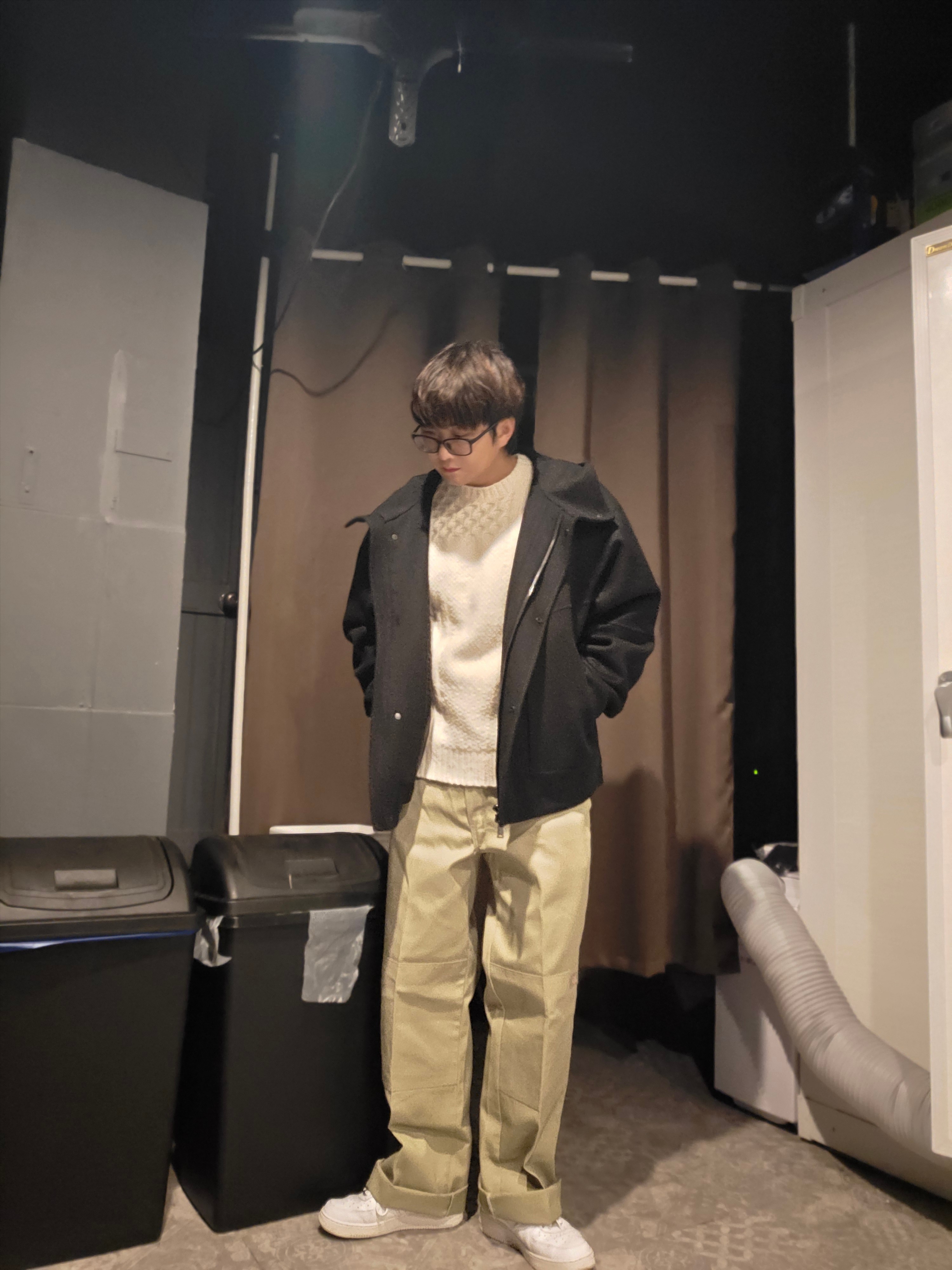 Nike Air Force 1 '07 Low White, Dickies Loose Fit Double Knee Work Pants Khaki 착용 스타일