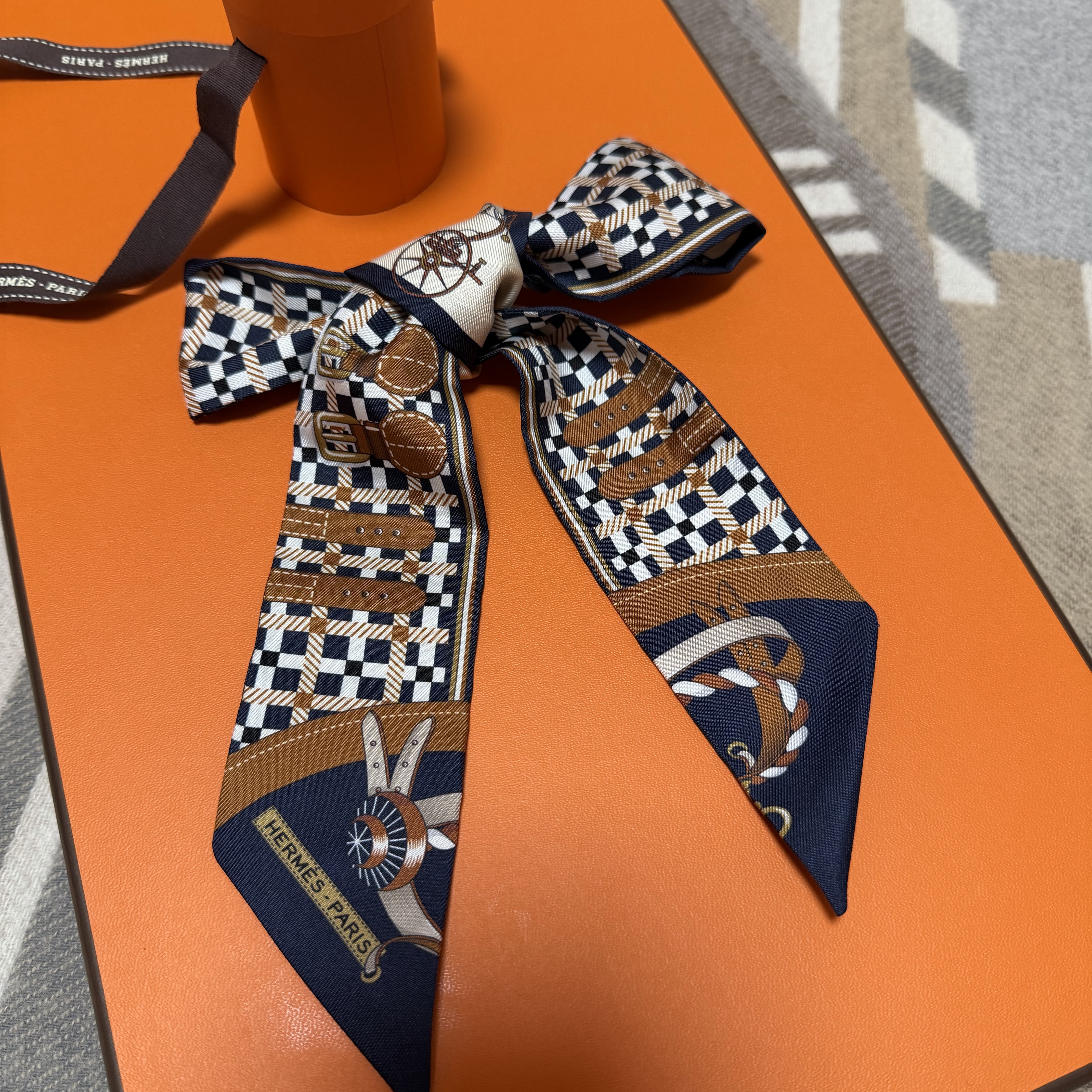(W) Hermes Les Voitures Nouvelles Twilly Marine Caramel Blanc 착용 스타일 - 1