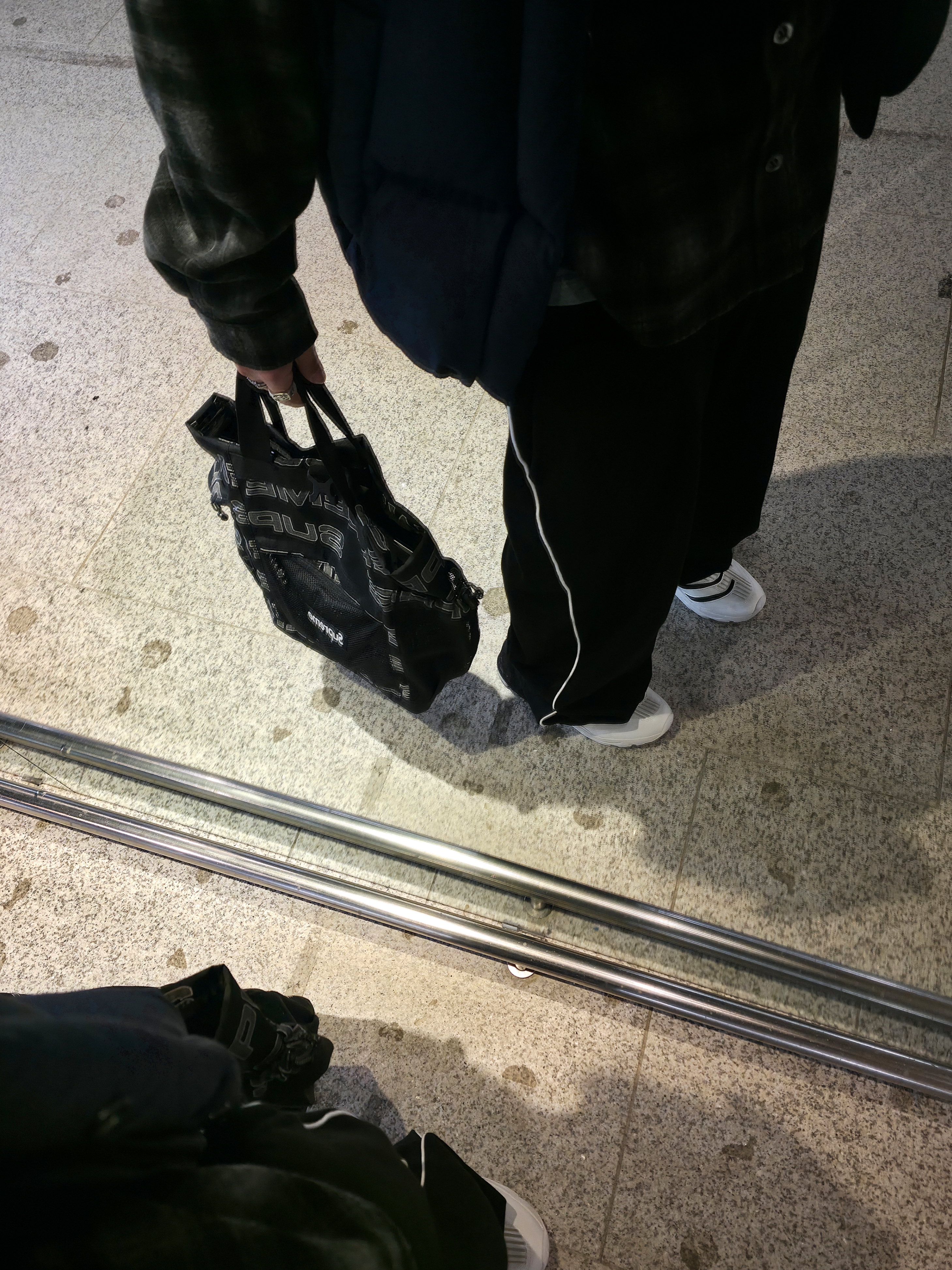 Adidas Predator Megaride Cloud White Core Black, Diesel Nylon Puffer Vest Dark Blue 착용 스타일 - 8