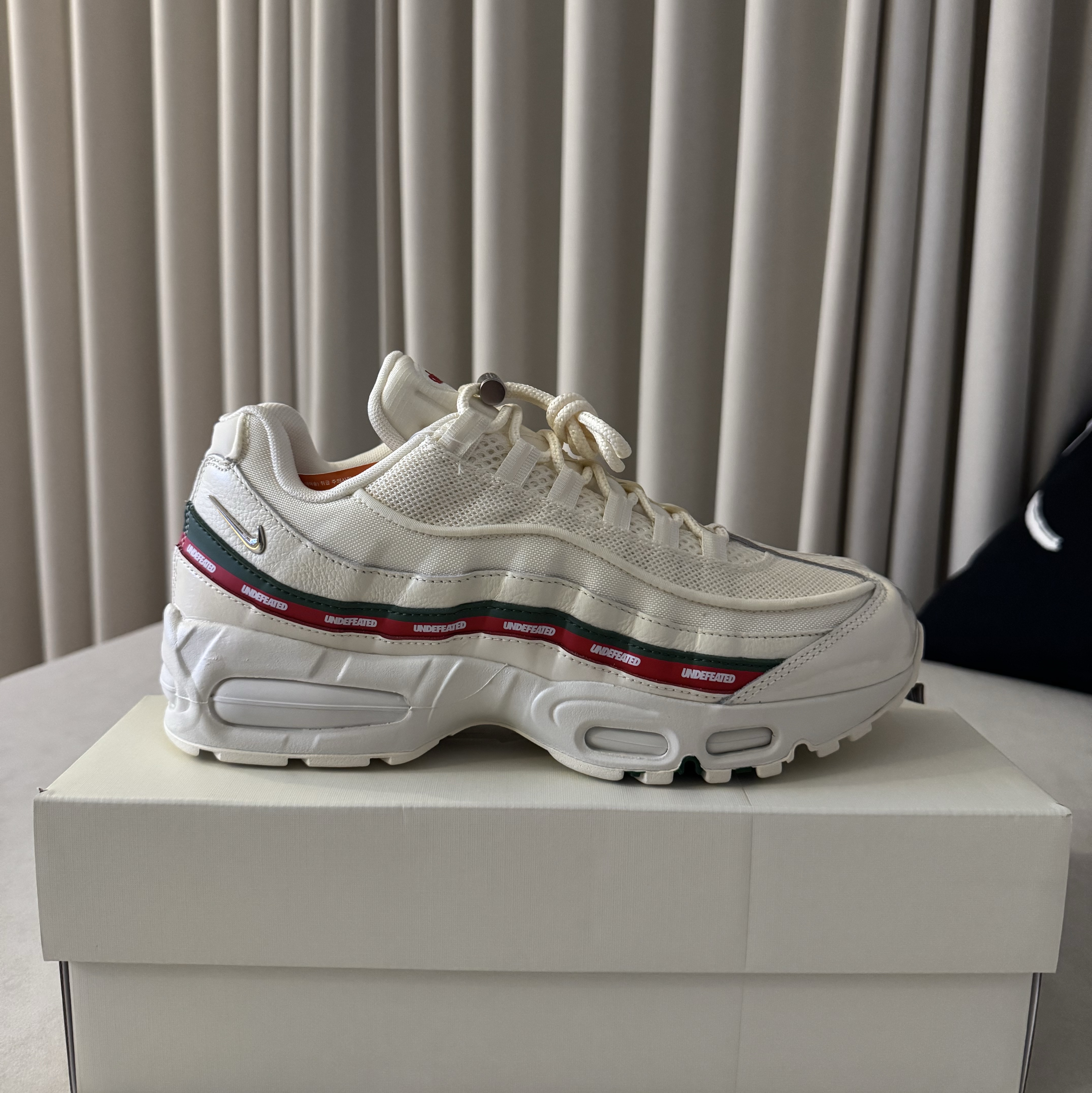 Nike x Undefeated Air Max 95 SP White 착용 스타일 - 2