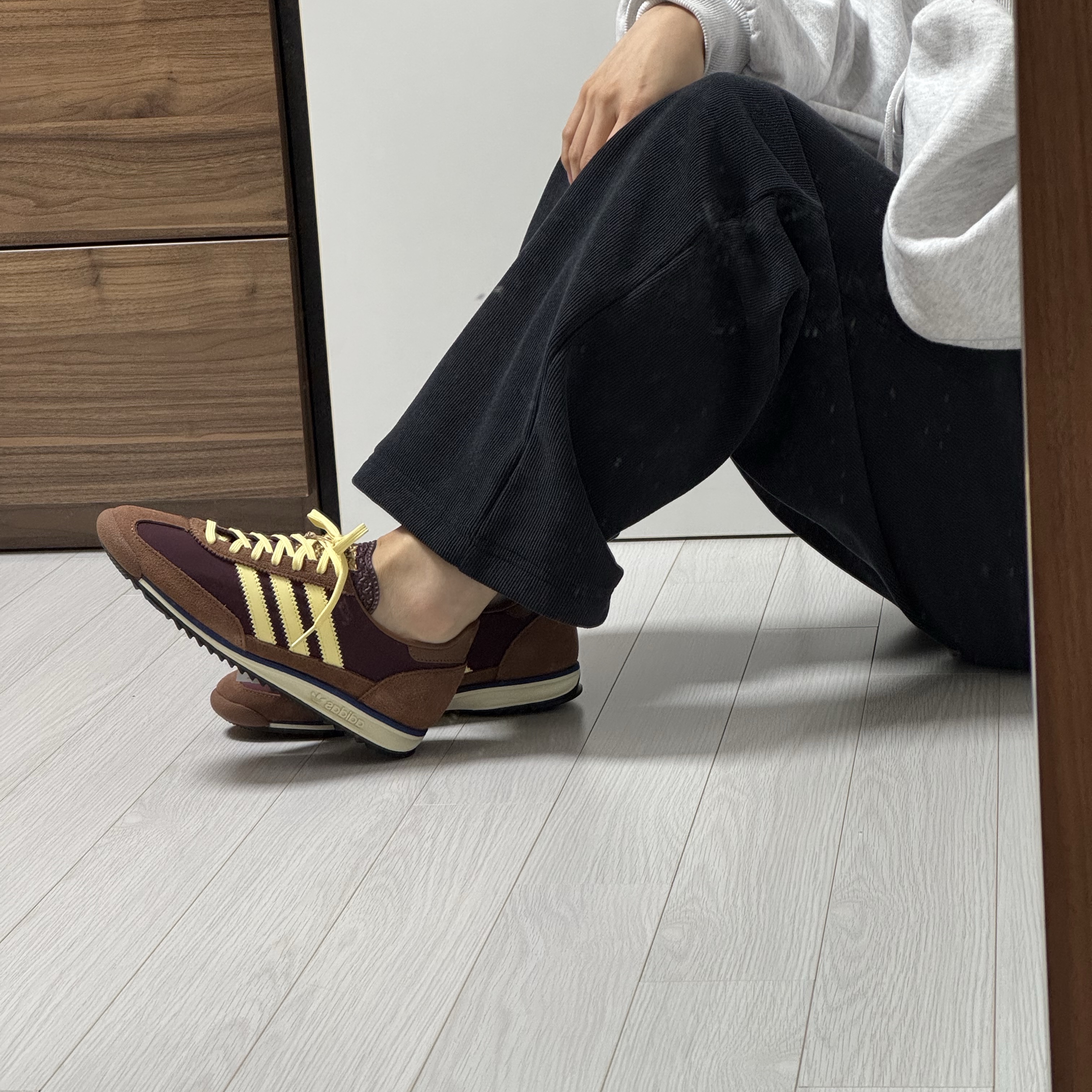 (W) Adidas SL 72 OG Maroon Almost Yellow 착용 스타일