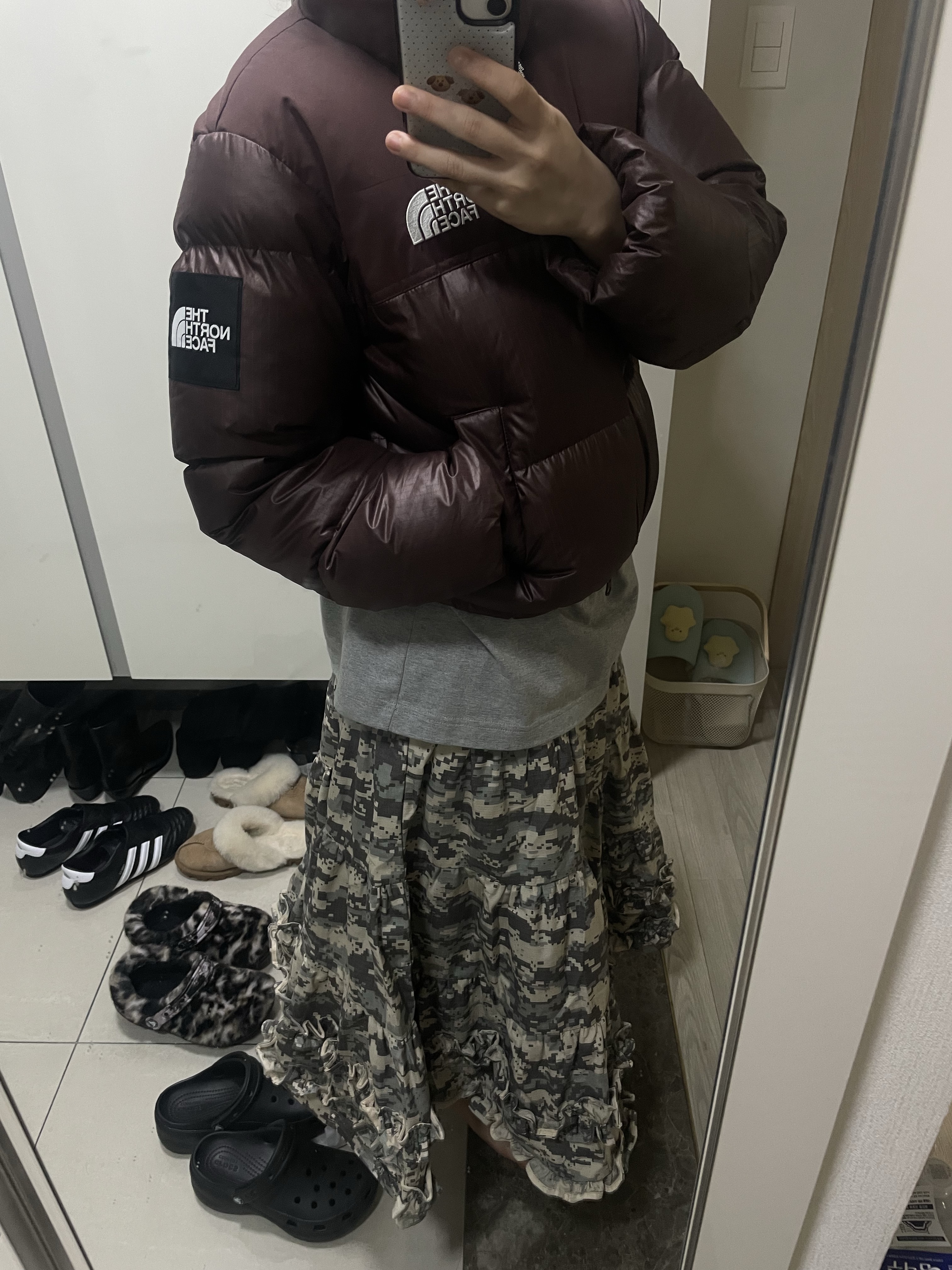 The North Face 1992 Nuptse Jacket Black, (W) The North Face White Label Novelty Nuptse Down Jacket Cocoa Brown 착용 스타일 - 2