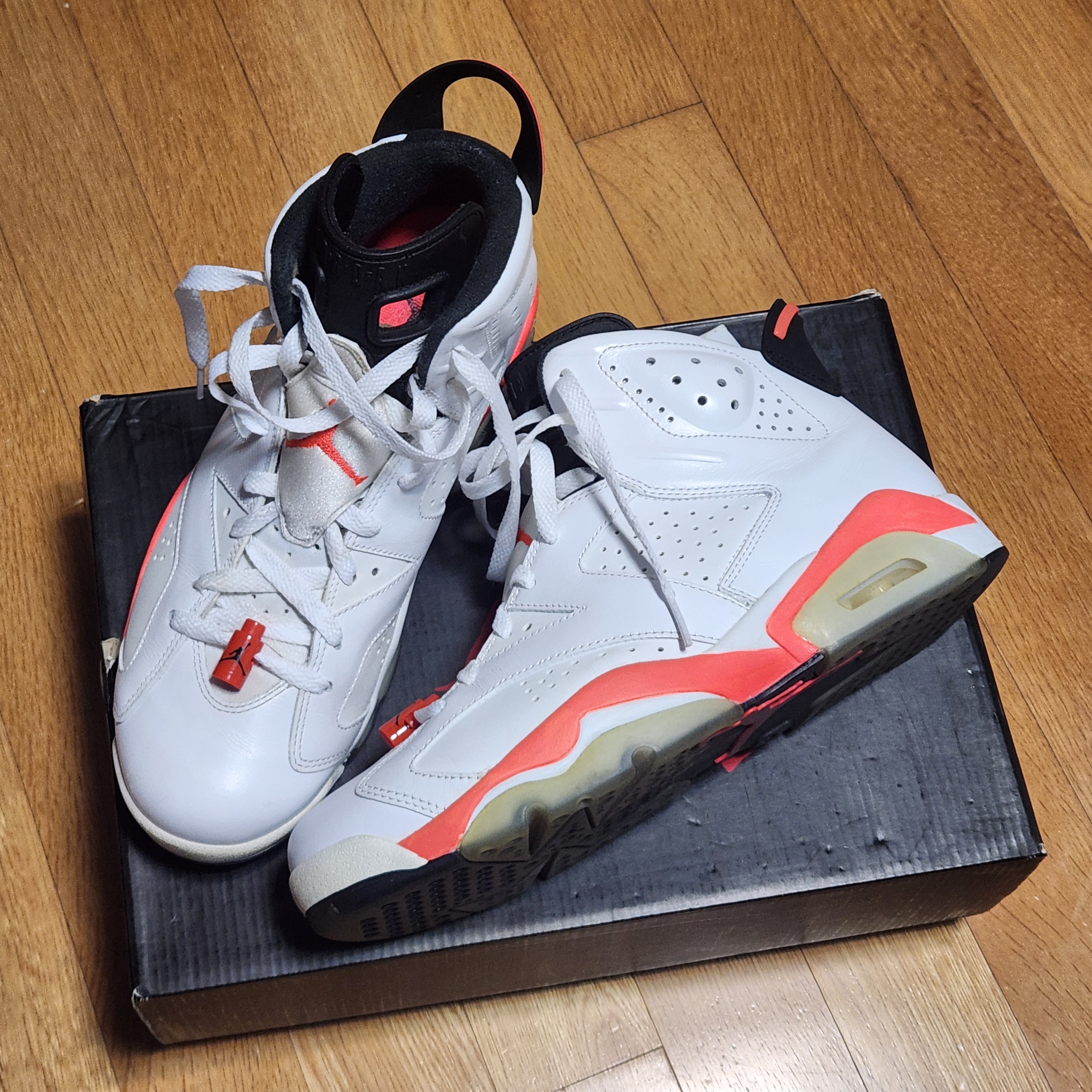 Jordan 6 Retro Infrared White 2014 착용 스타일 - 2