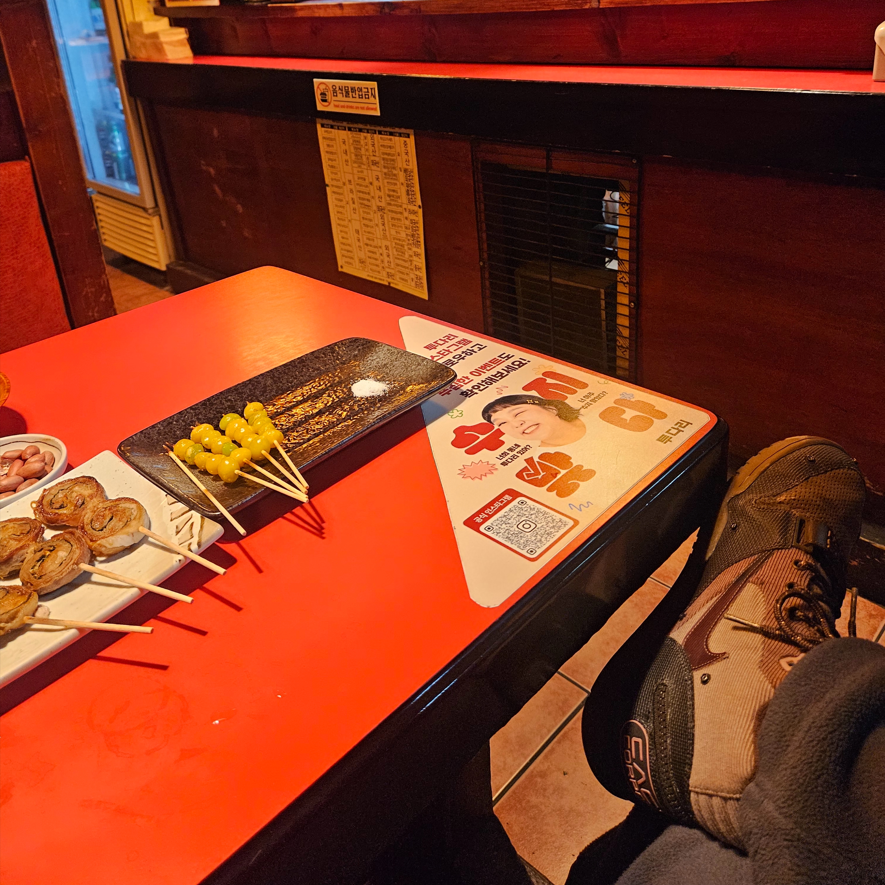 Nike x Travis Scott Air Trainer 1 Archaeo Brown and Rust Pink 착용 스타일