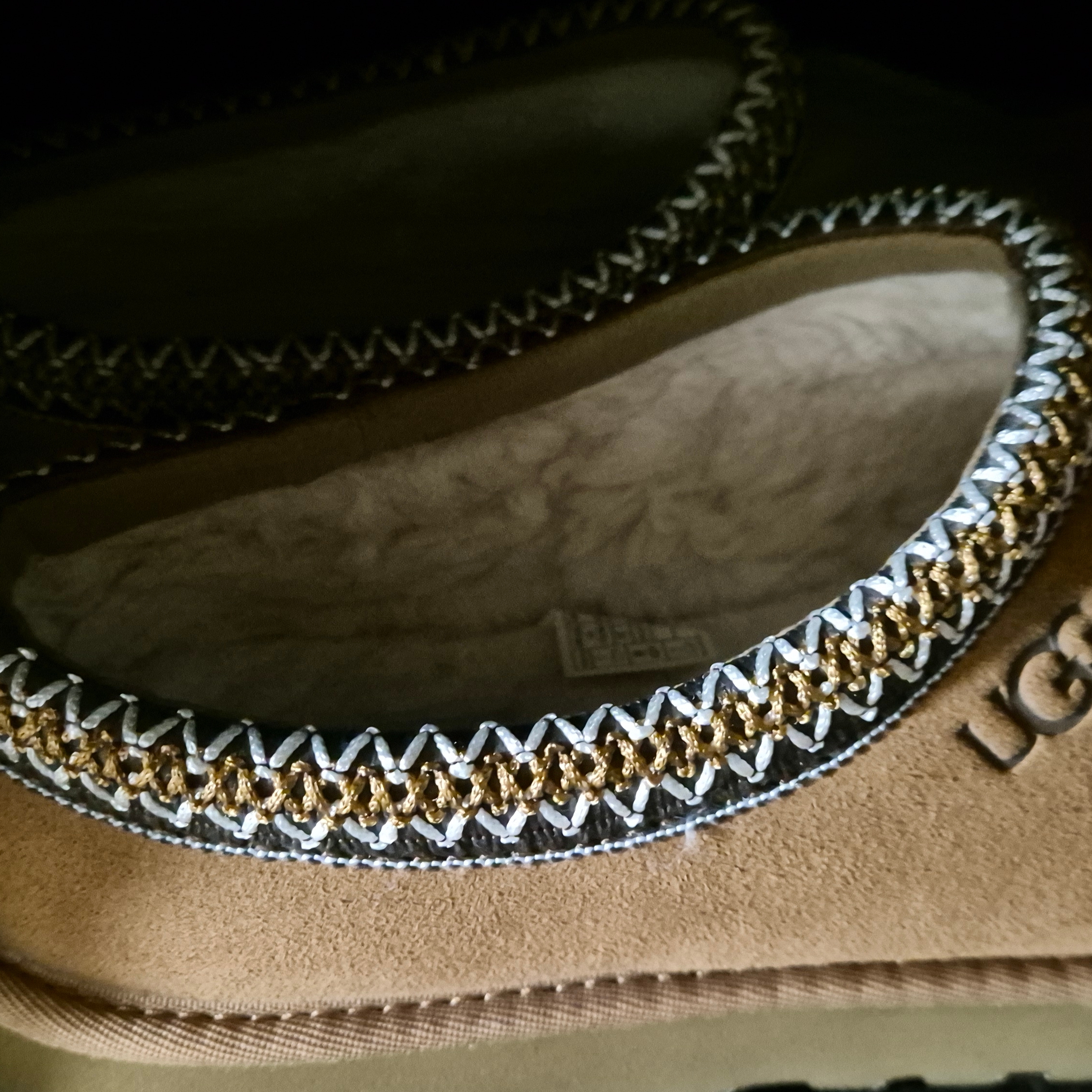 UGG Tasman II Slipper Chestnut 착용 스타일