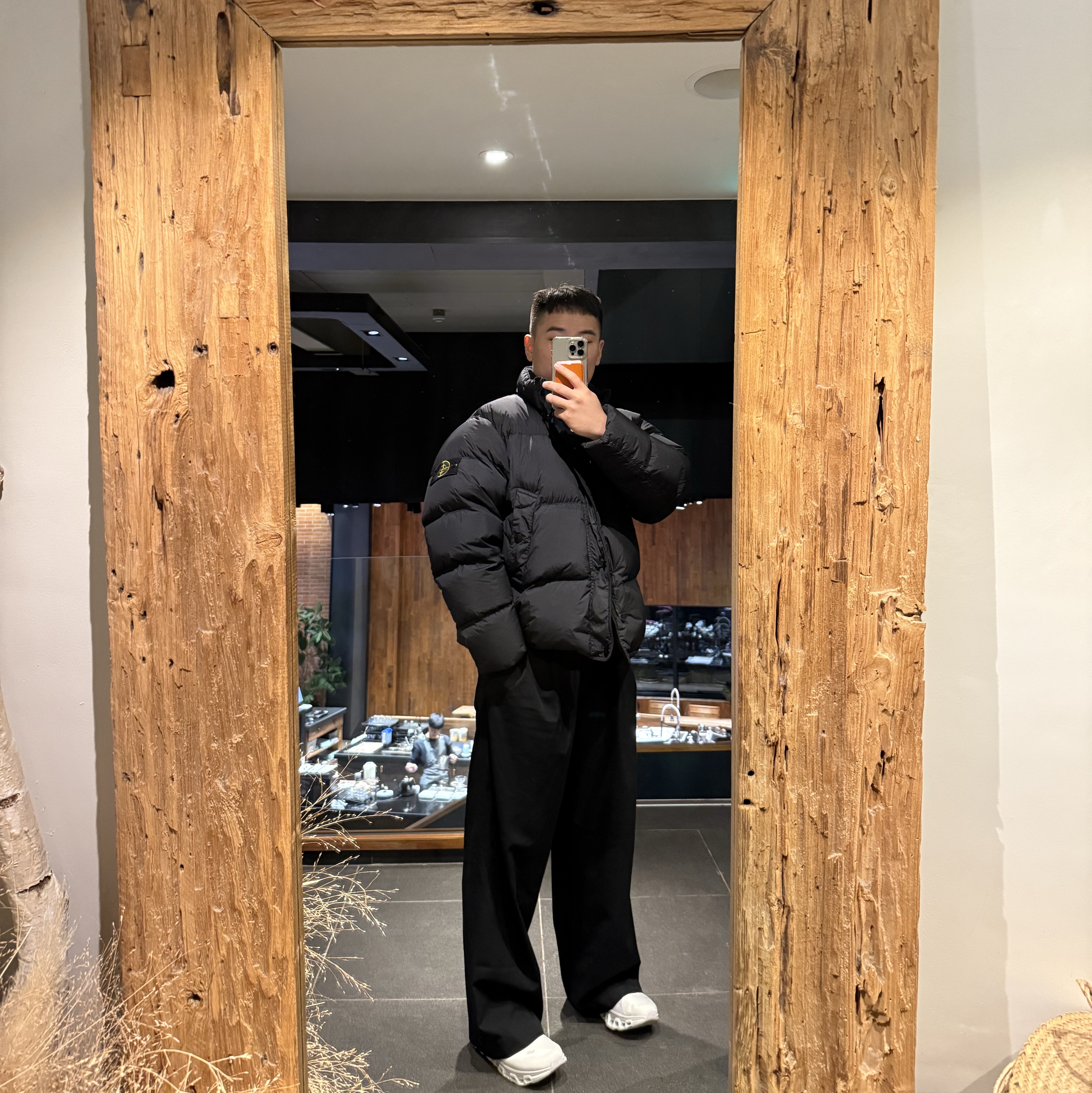 Stone Island 4100010 Crinkle Reps NY Recycled Nylon Down Jacket with Wind Resistant Black - 25FW 착용 스타일