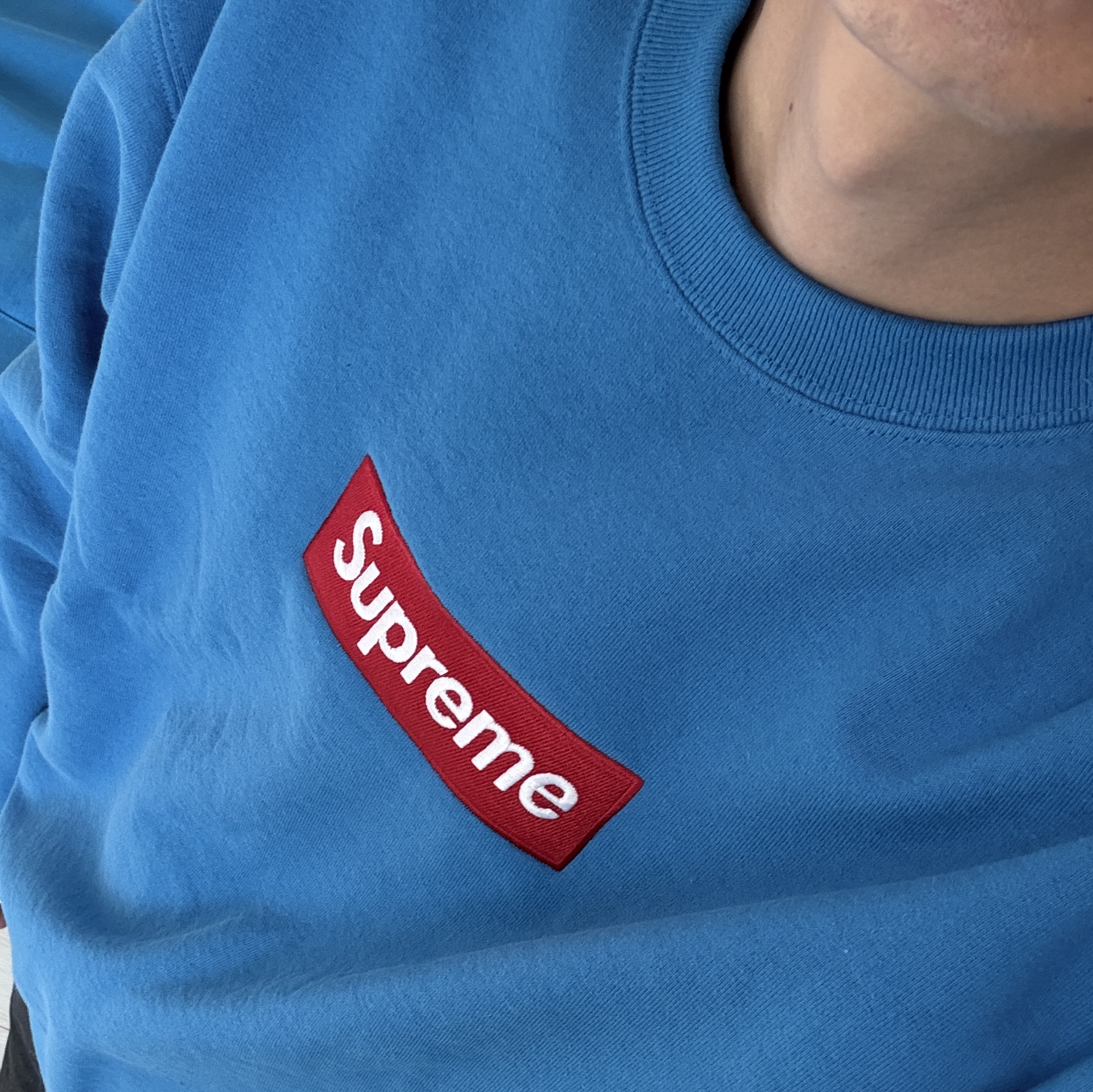 Supreme Box Logo Hooded Sweatshirt Cyan - 25FW, Supreme Box Logo Crewneck Blue - 22FW 착용 스타일 - 3