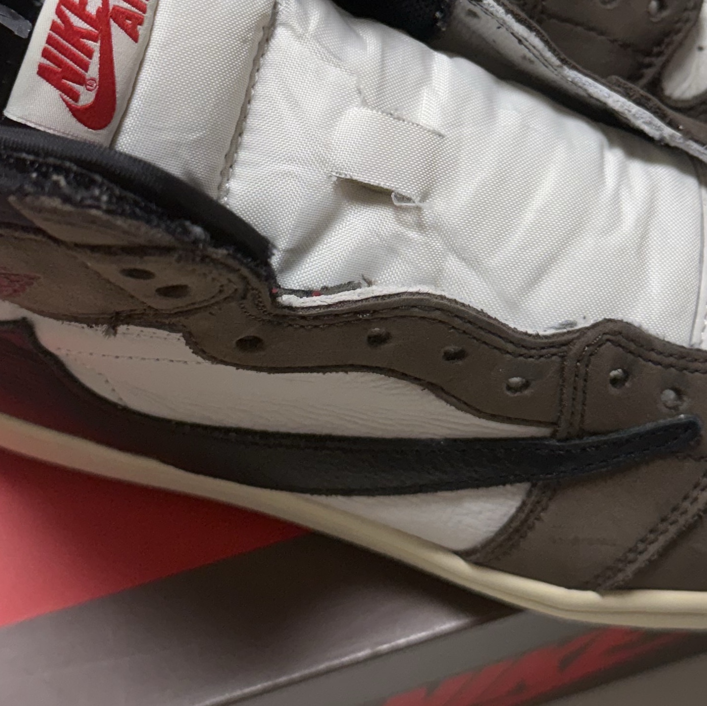 Jordan 1 x Travis Scott Retro High OG SP Mocha 착용 스타일