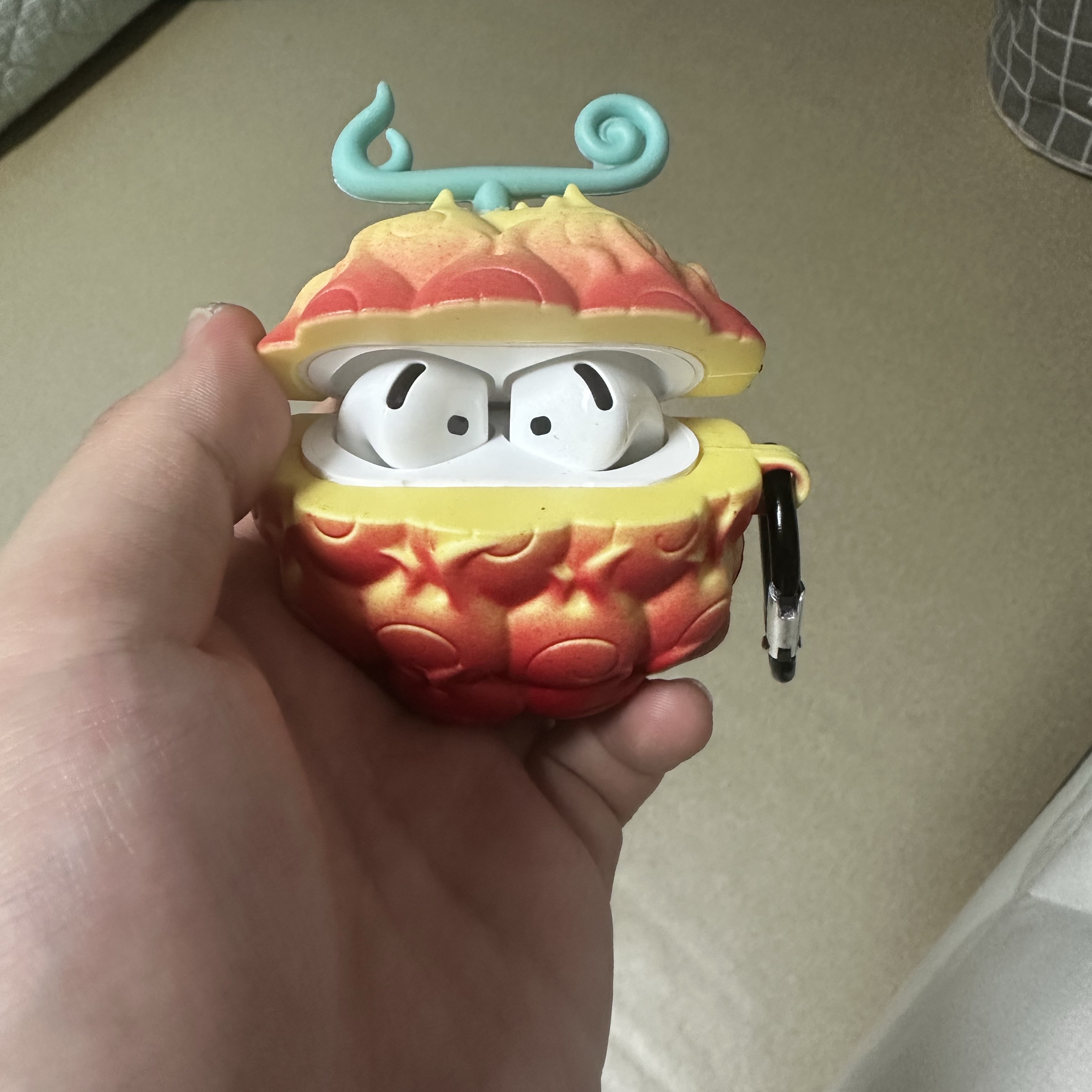 Apple AirPods 4th Gen with Active Noise Cancellation (Korean Ver.) 착용 스타일