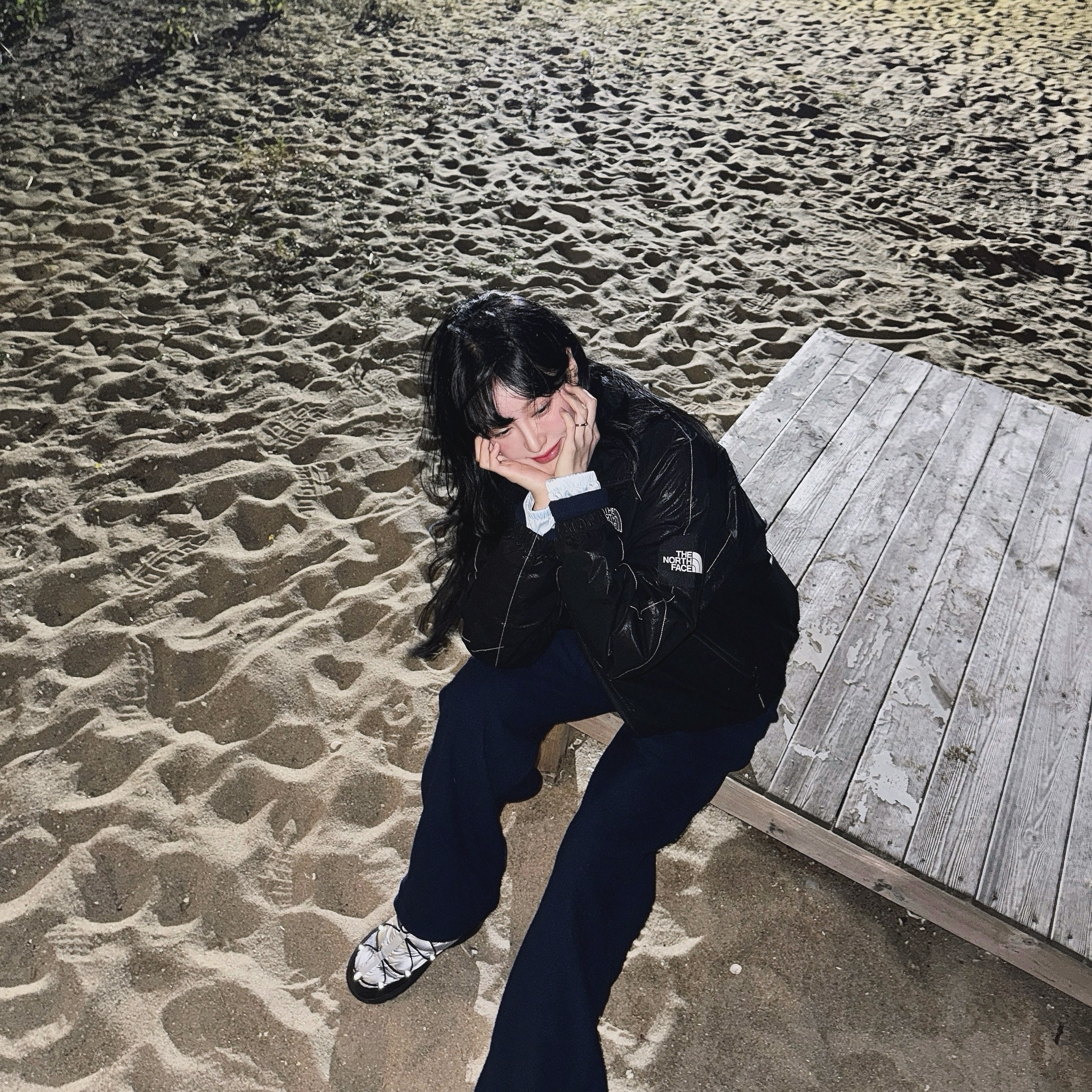 The North Face Olema Flash Jacket Black - 25FW, The North Face Borealis Mule Black - 25FW 착용 스타일