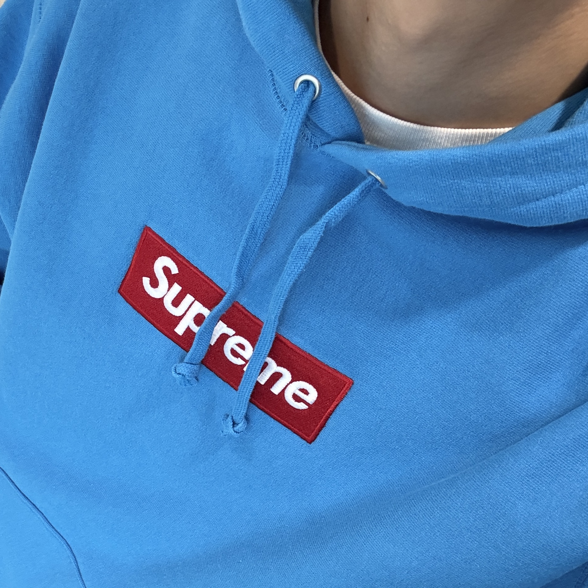 Supreme Box Logo Hooded Sweatshirt Cyan - 25FW, Supreme Box Logo Crewneck Blue - 22FW 착용 스타일 - 2