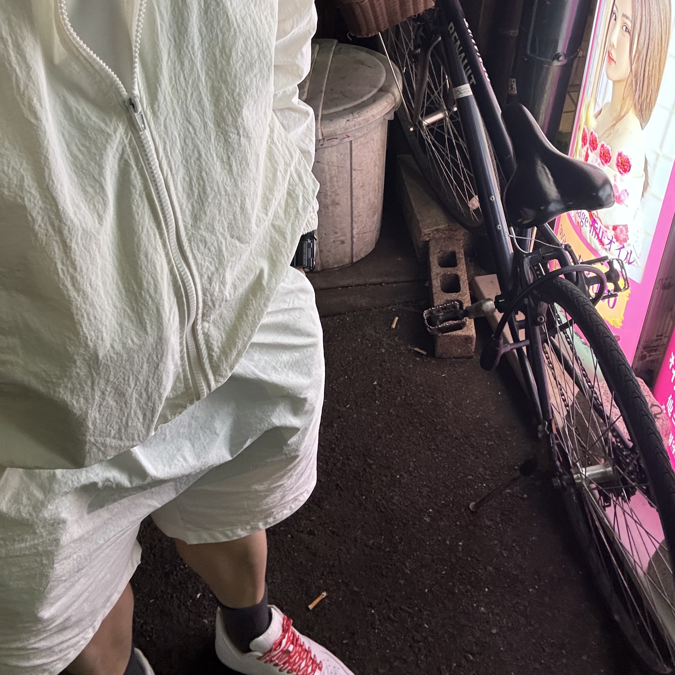 Yeezy x Gosha Rubchinskiy Vulture WB-01 Jacket White, Yeezy x Gosha Rubchinskiy Vulture SH-01 Shorts White 착용 스타일