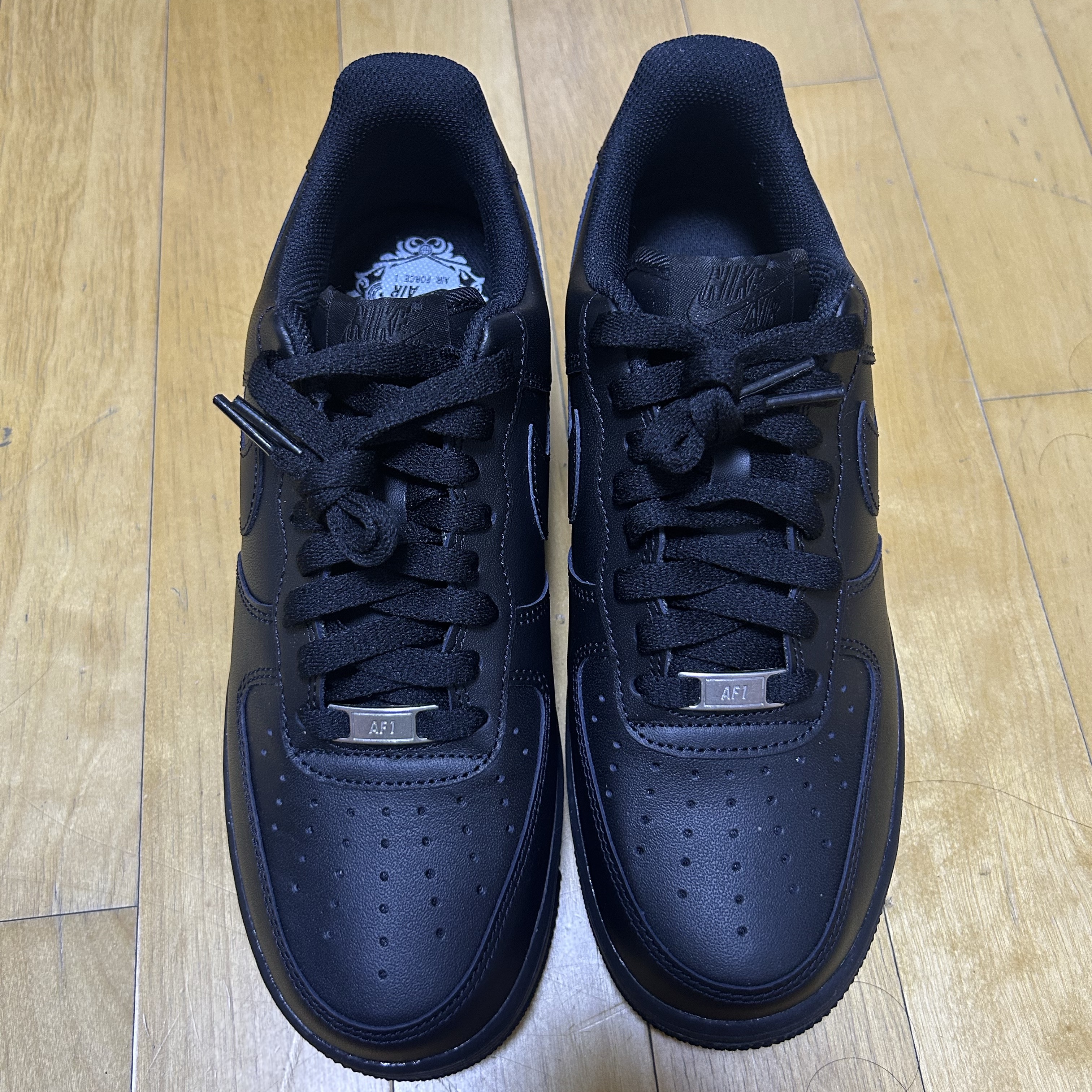 Nike Air Force 1 '07 Low Triple Black 착용 스타일