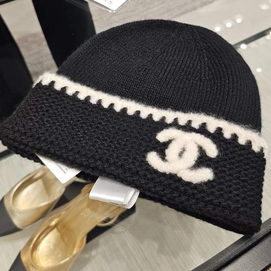 Chanel Beanie Cashmere & Black White 착용 스타일