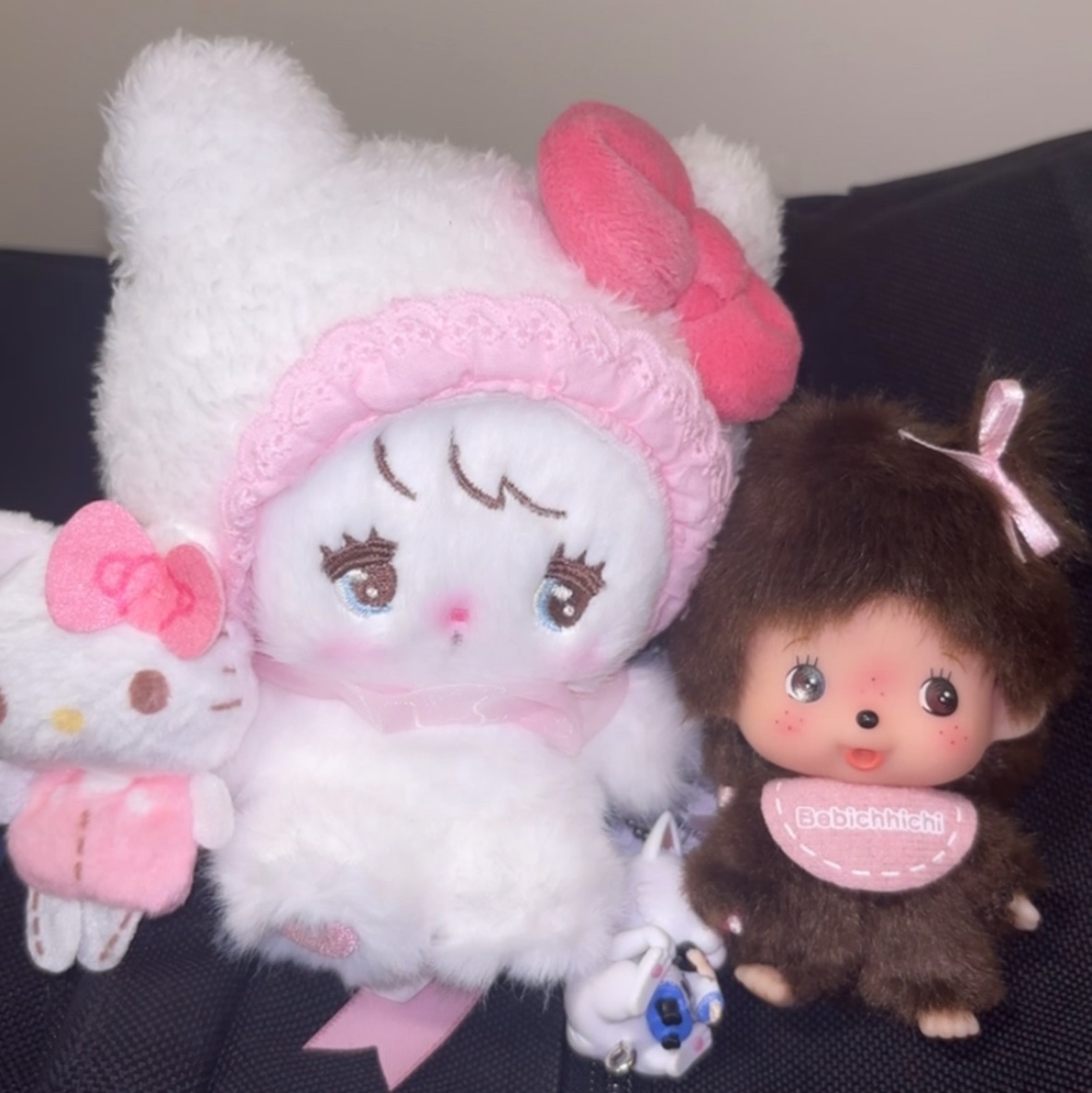 Sanrio x Mikko Illustrations Hello Kitty Mascot Holder, Monchhichi Bebichhichi Bighead SS Girl Key Chain Pink 착용 스타일