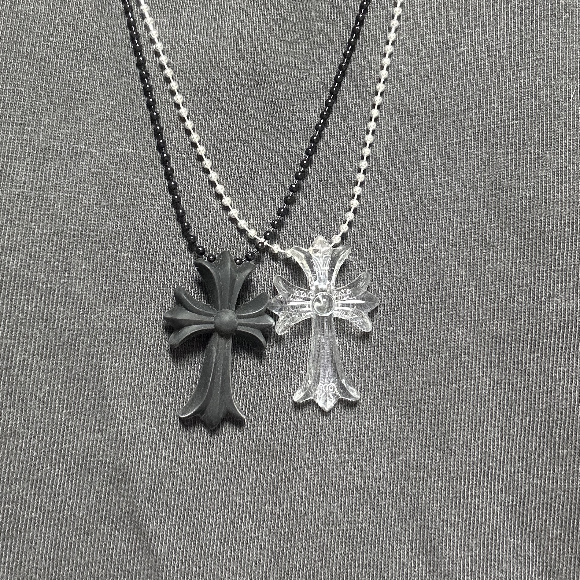 Chrome Hearts Silichrome CH Cross Pendant Black 2022/2023/2025, Chrome Hearts Silichrome CH Cross Pendant Clear 2025 착용 스타일 - 2