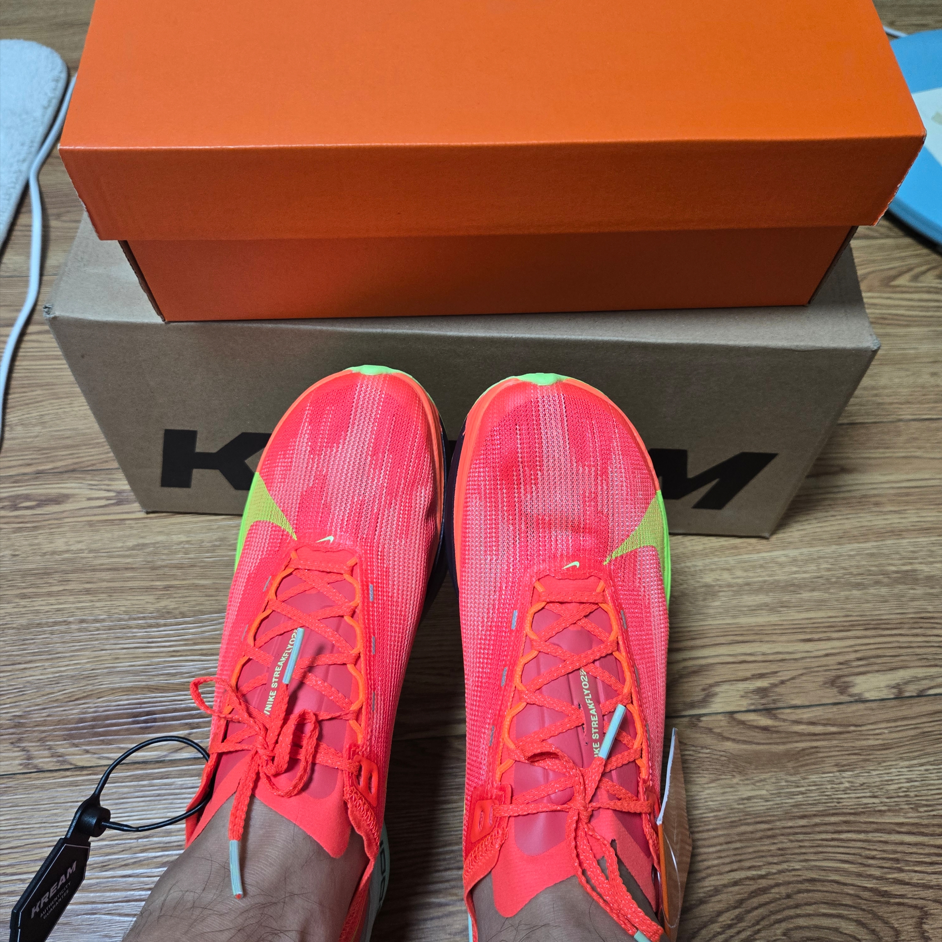 Nike ZoomX Streakfly 2 Bright Crimson Hyper Orange 착용 스타일 - 4