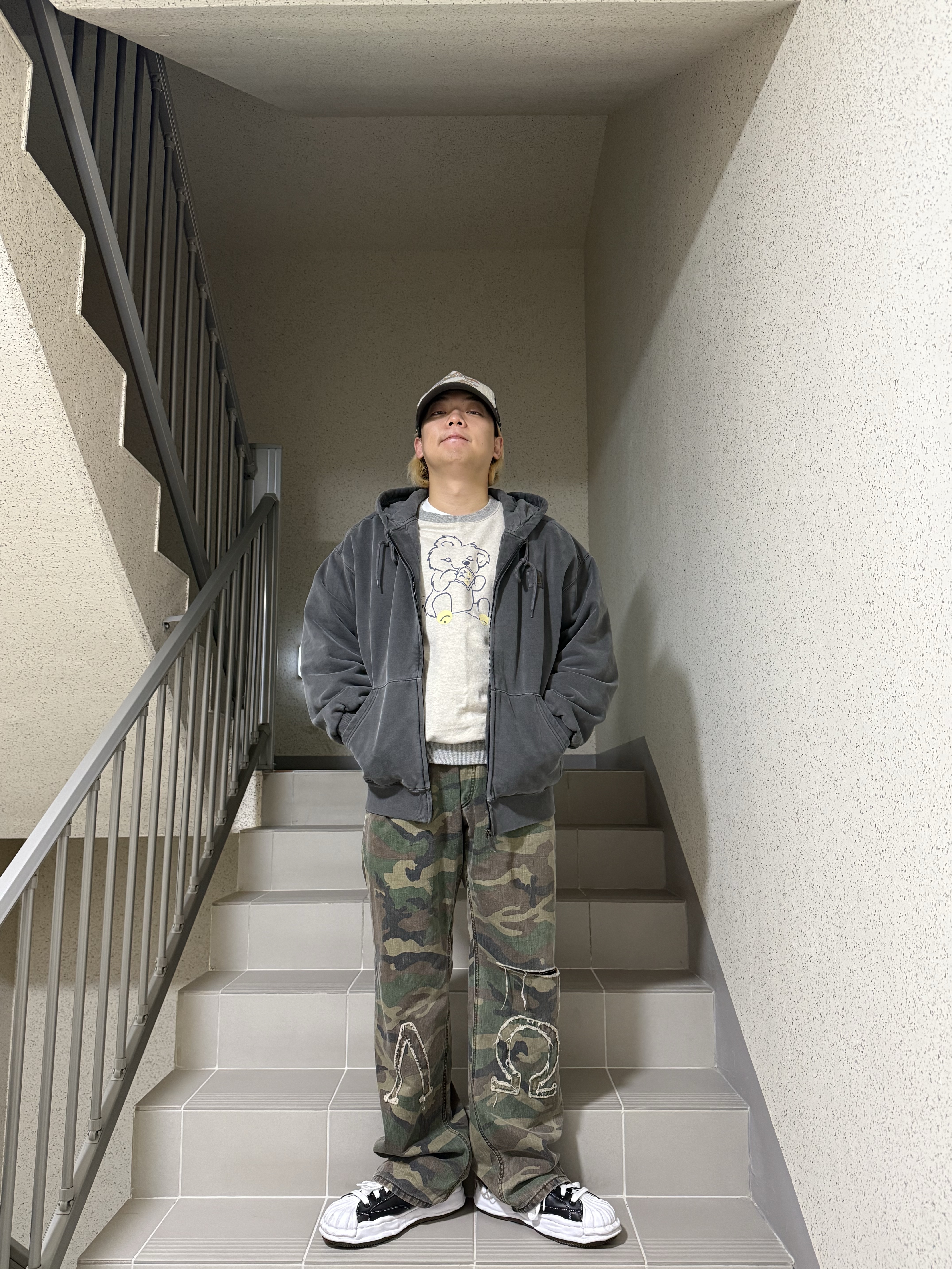 Maison Mihara Yasuhiro Blakey OG Sole Leather Low-top Sneakers Black 착용 스타일 - 5