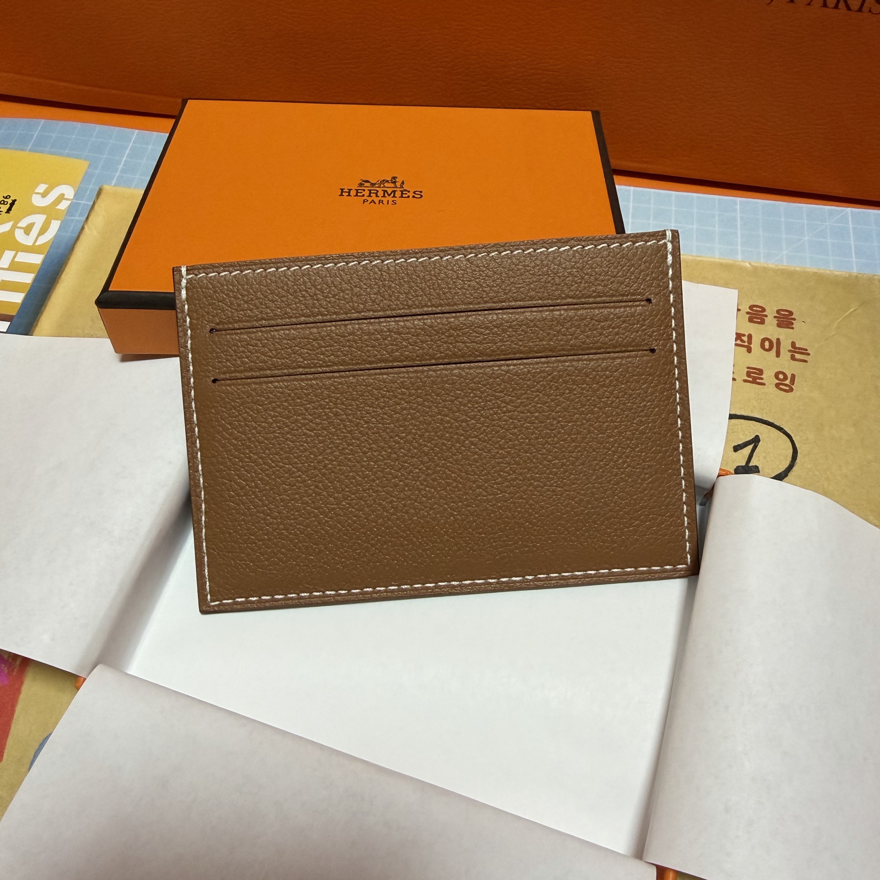 Hermes Citizen Twill Card Holder Evercolor & Vert Rousseau Bleu France Bleu Saphir 착용 스타일 - 2