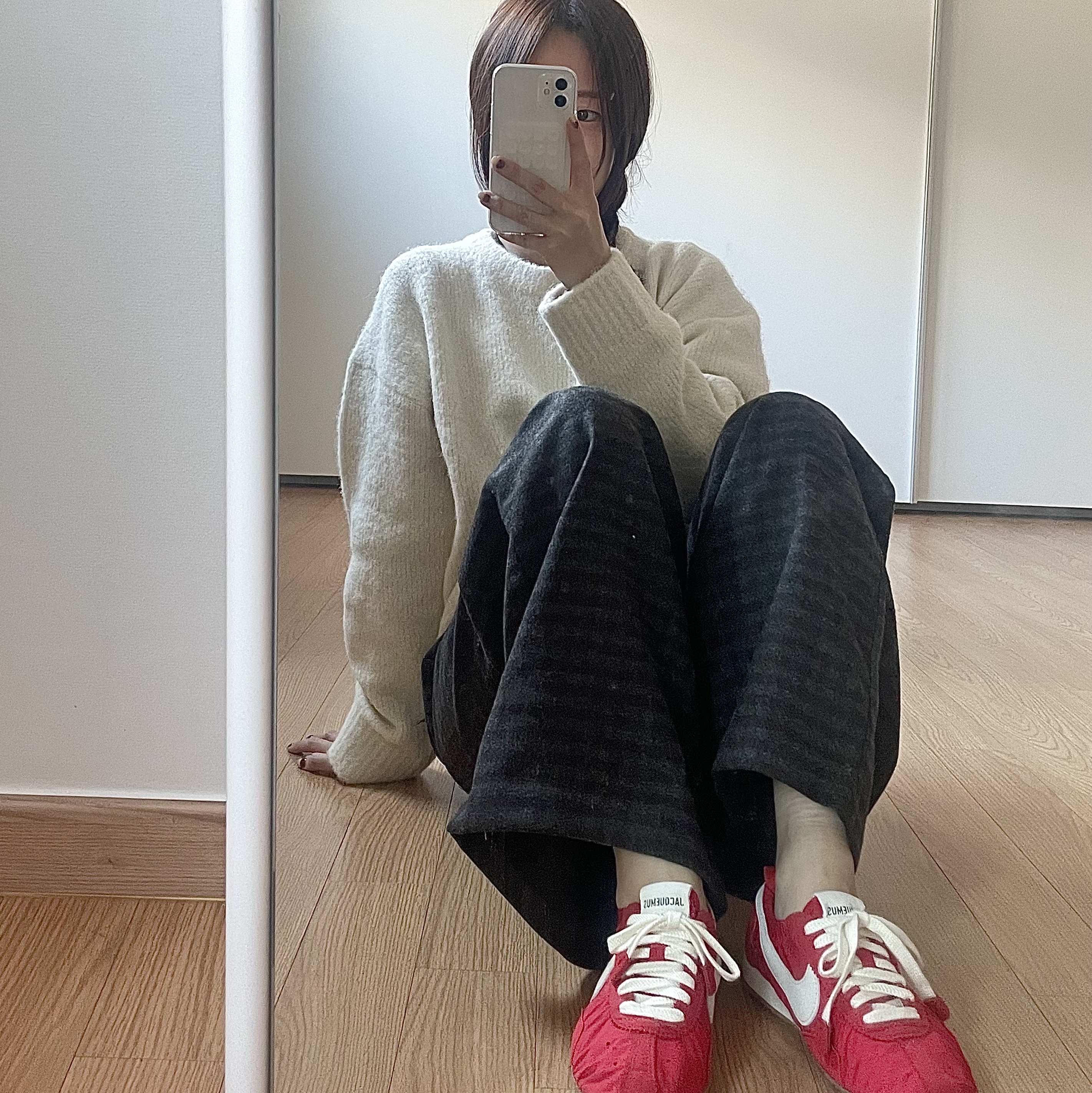 Nike x Jacquemus Moon Shoe SP University Red and Bicycle Yellow 착용 스타일 - 1