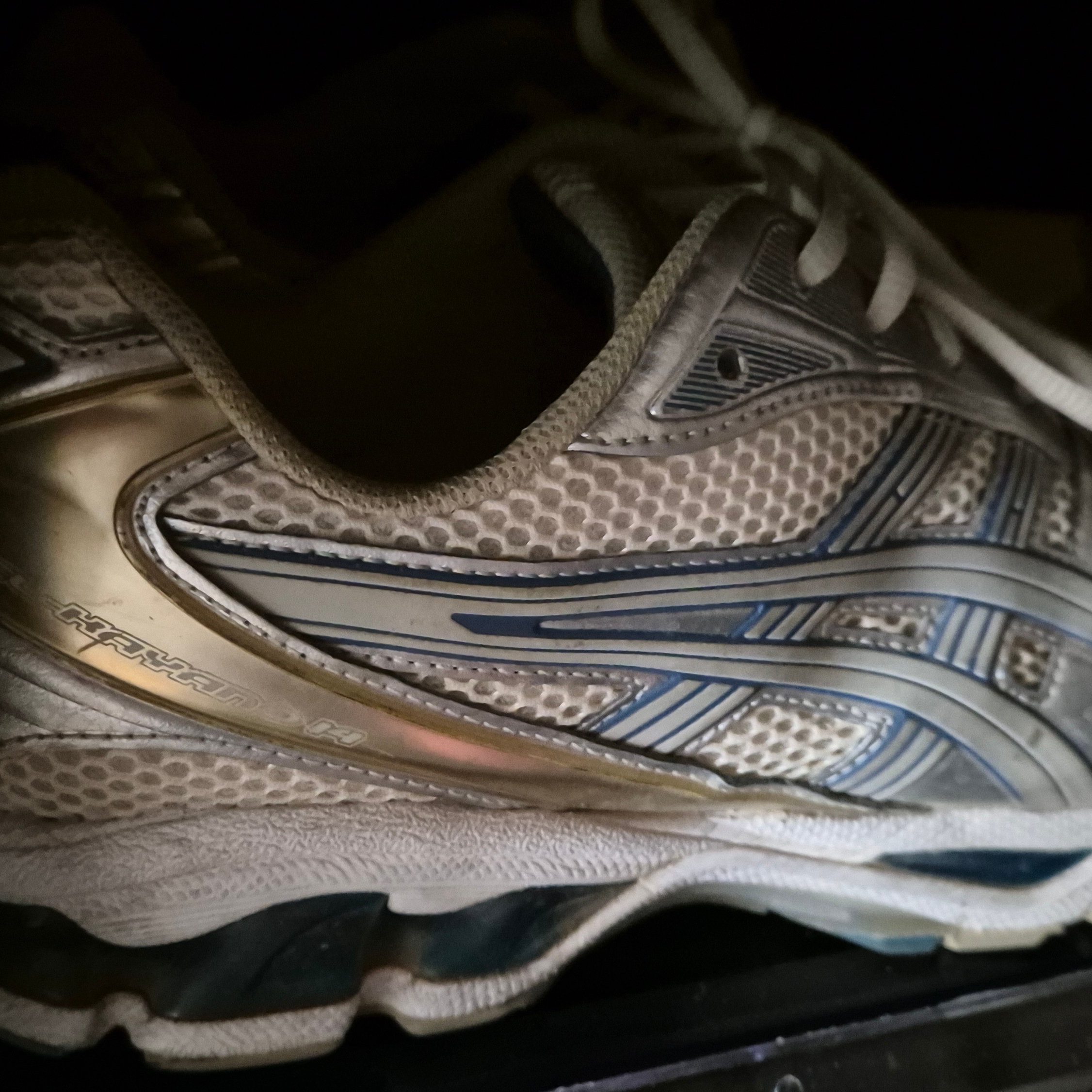 Asics Gel-Kayano 14 Cream Pure Silver 착용 스타일