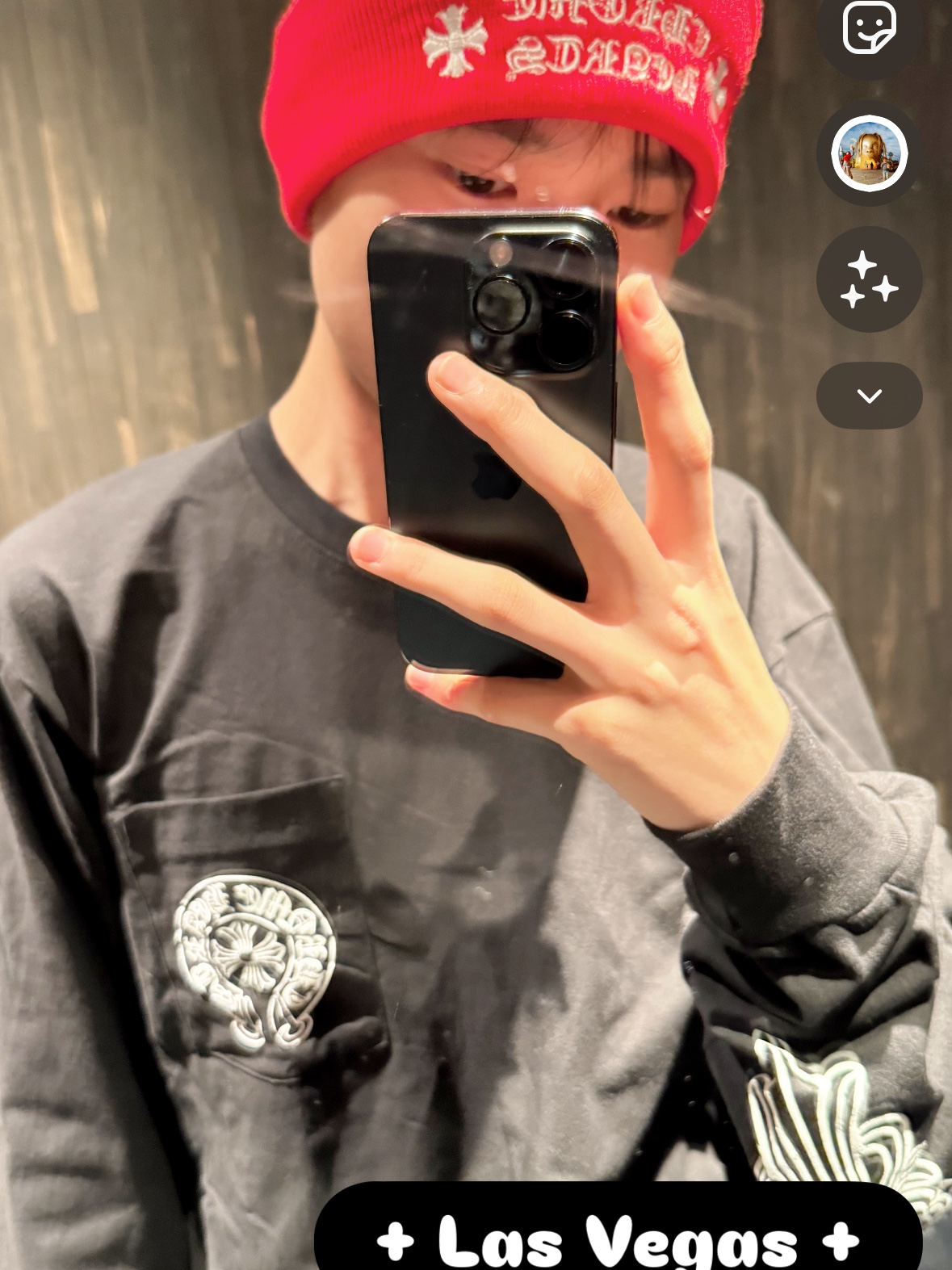 Chrome Hearts Horseshoe LS T-Shirt Black - Las Vegas Exclusive, Chrome Hearts Logo Beanie Red 착용 스타일