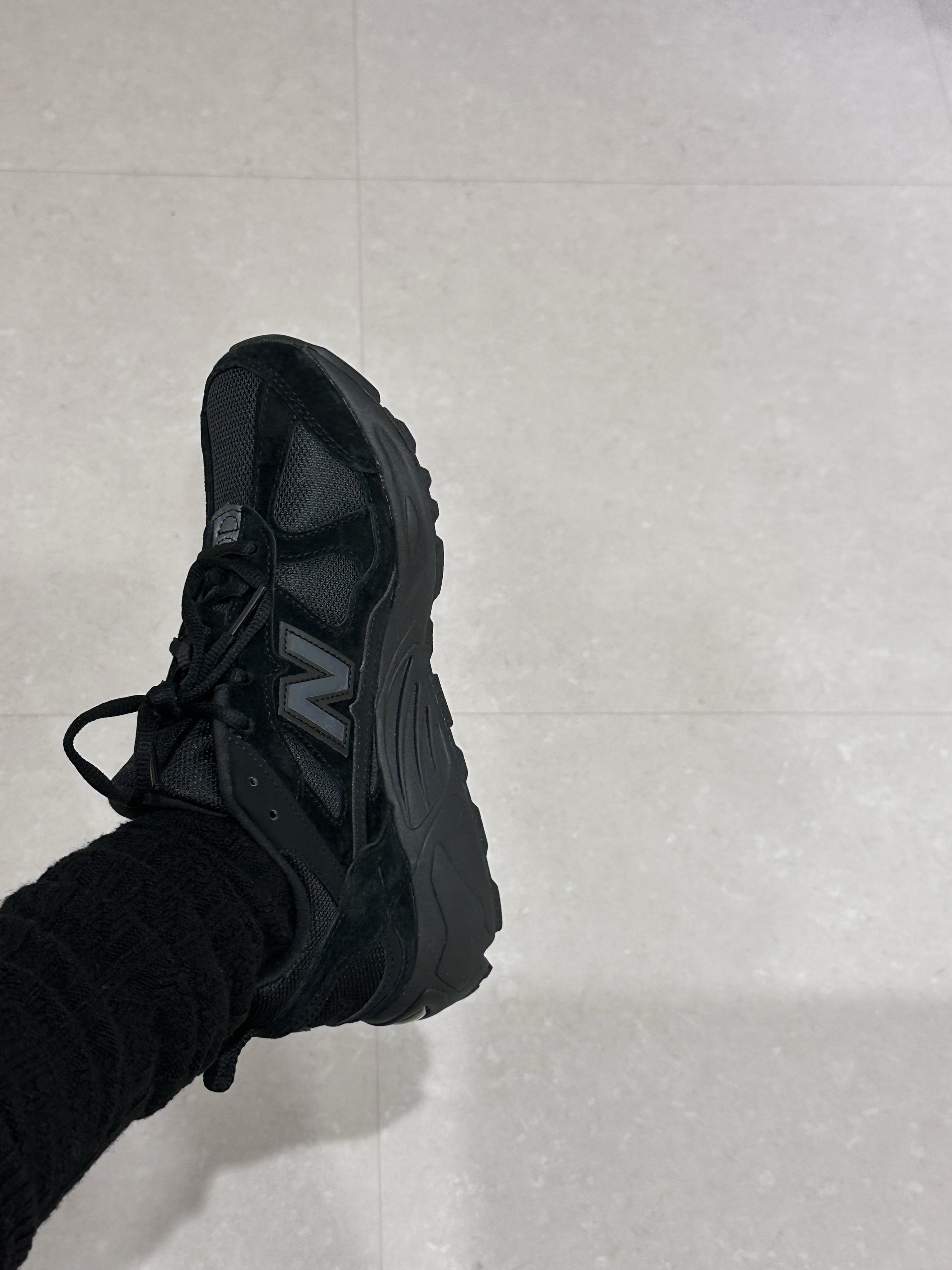 New Balance 878 Triple Black 착용 스타일
