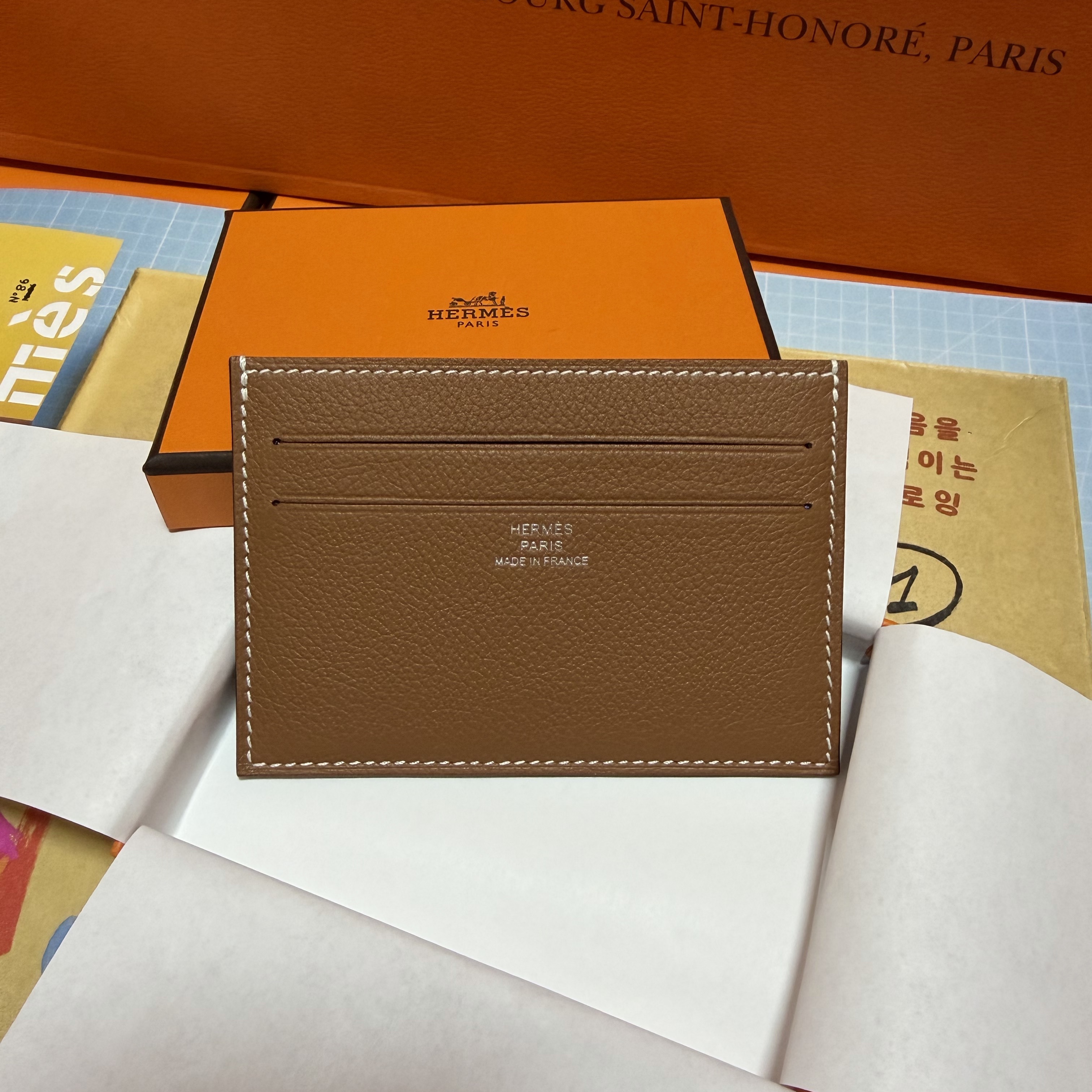 Hermes Citizen Twill Card Holder Evercolor & Vert Rousseau Bleu France Bleu Saphir 착용 스타일 - 1