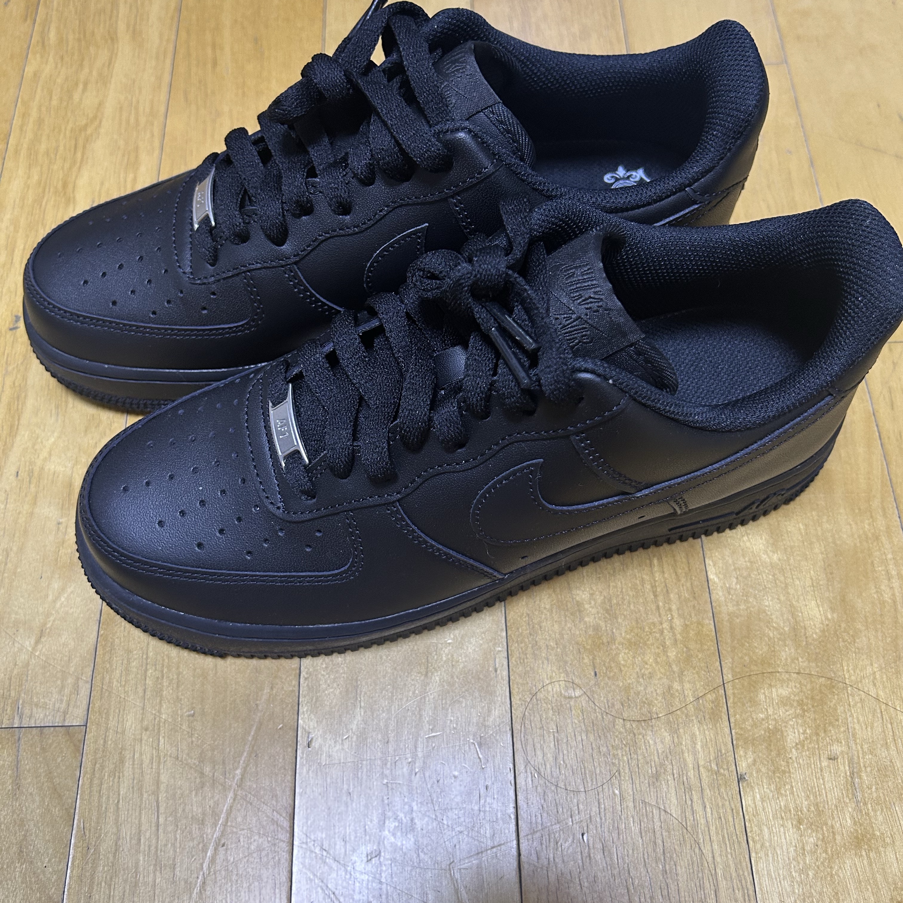 Nike Air Force 1 '07 Low Triple Black 착용 스타일