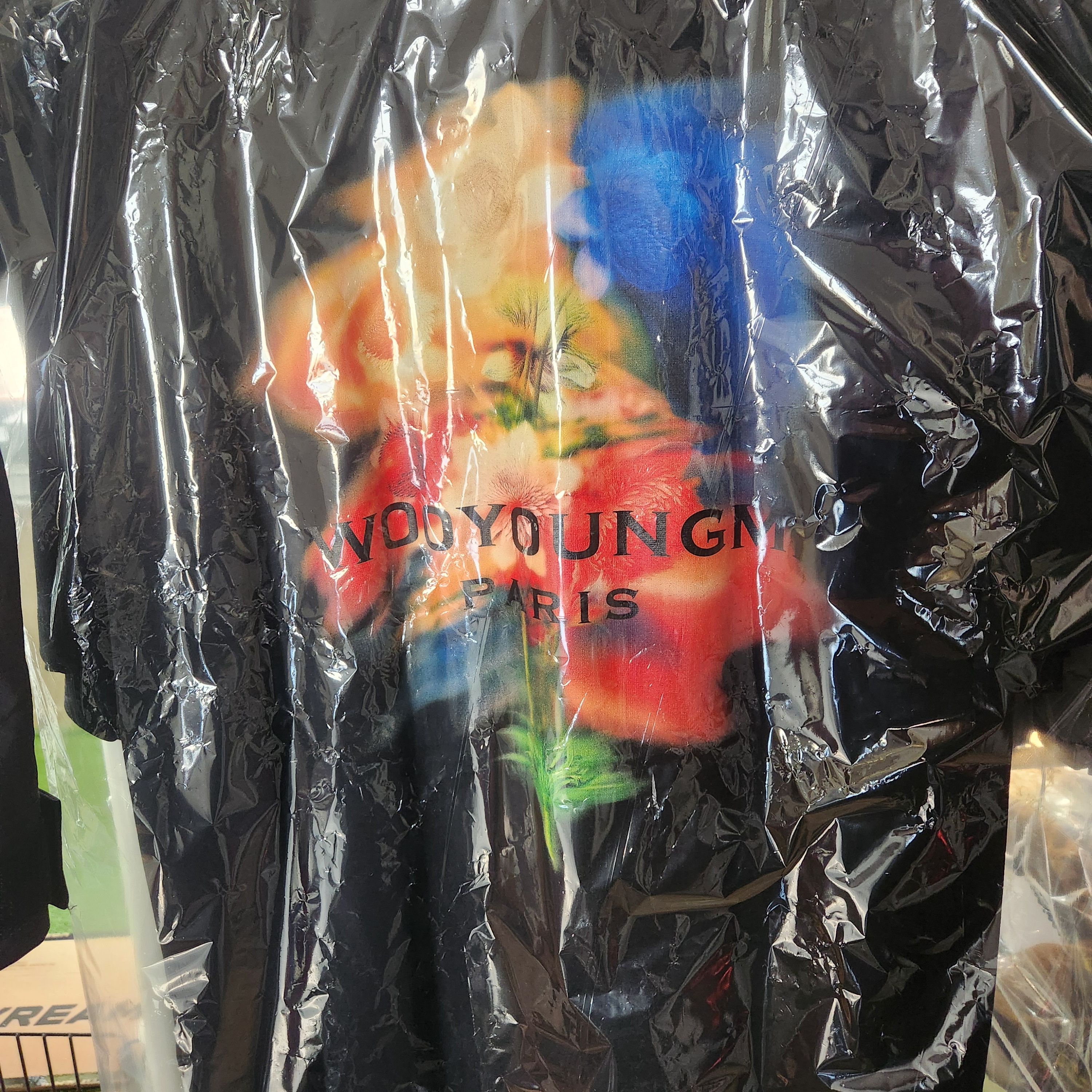 Wooyoungmi Swaying Flower Back Logo T-Shirts Black - 24FW 착용 스타일