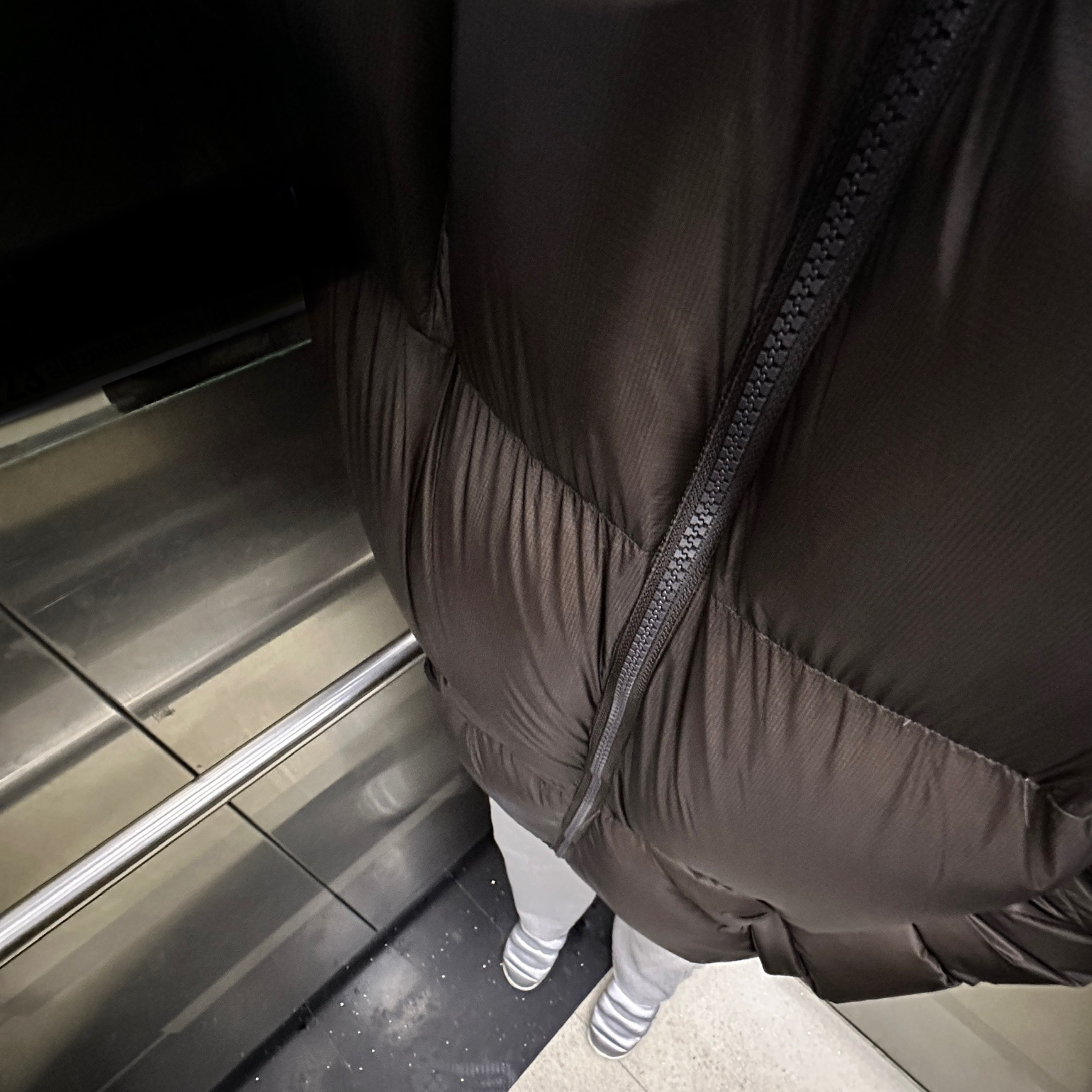 (W) Nike Burrow SE Slippers Metallic Silver Light Orewood Brown, Black Yak Climbing Stone Master Down Jacket Dark Brown 착용 스타일 - 1