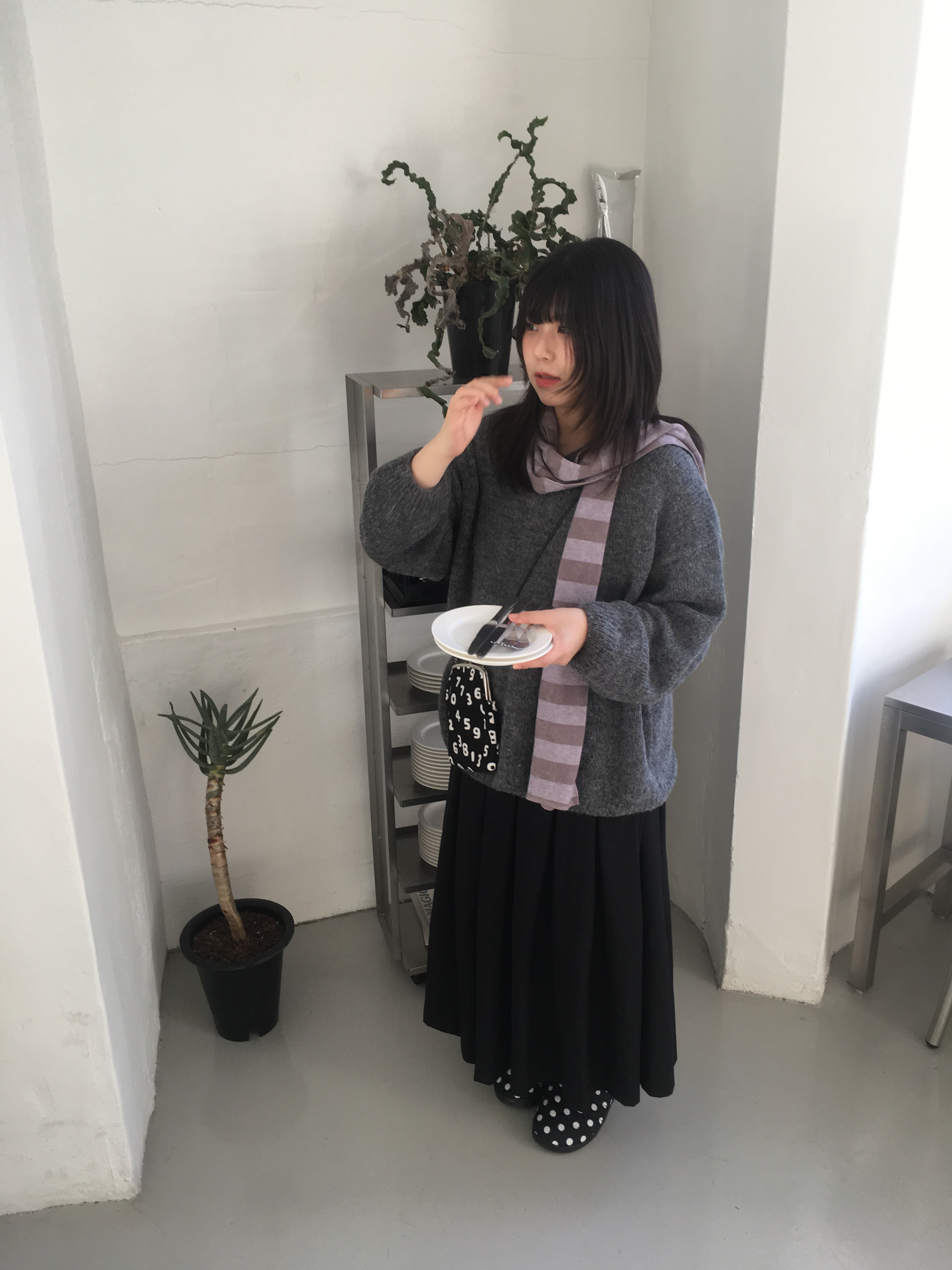 Subu Permanent F-Line Dots, Sou Sou Canvas Soft Gamaguchi Bag Large Black (with 110cm Black Leather Strap) 착용 스타일