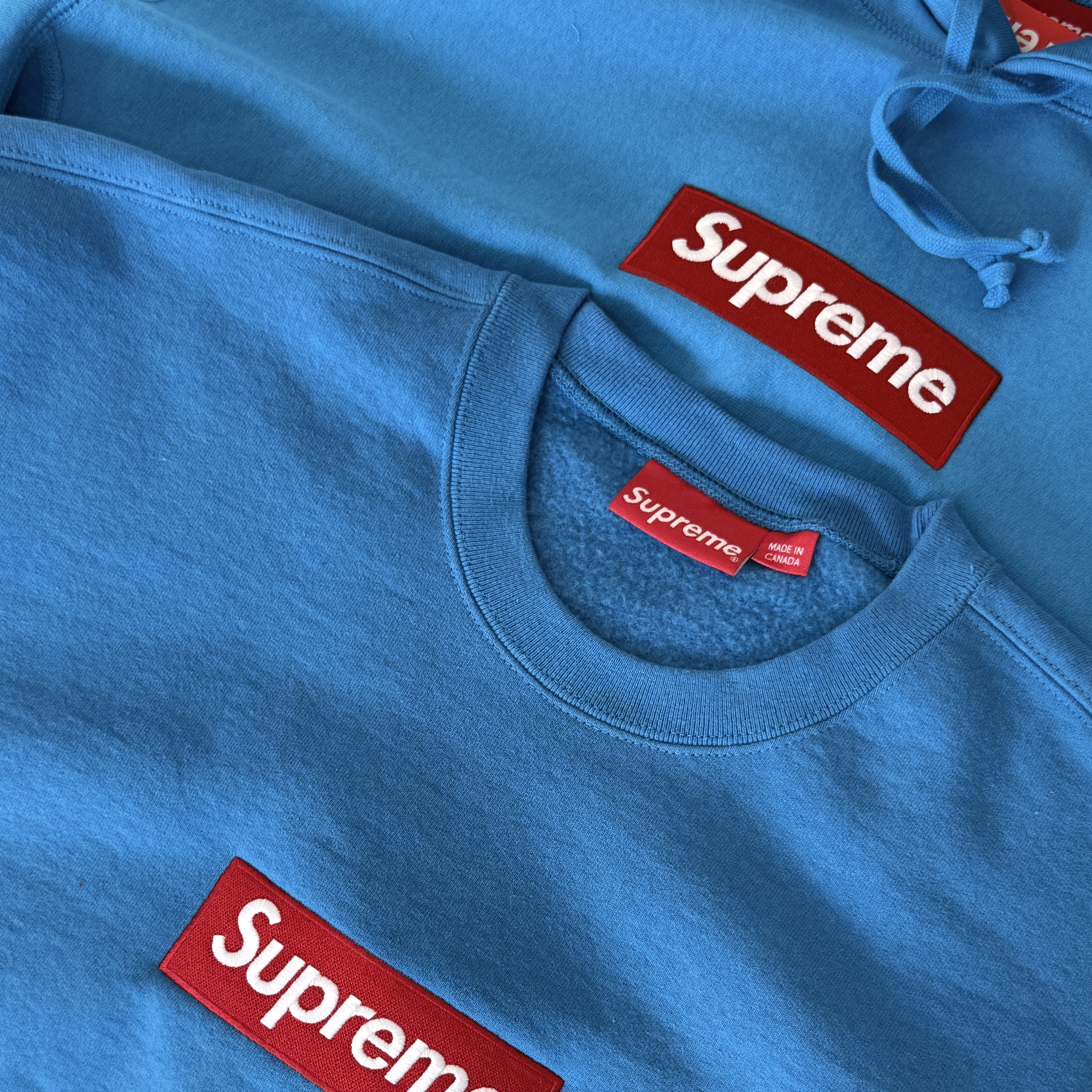 Supreme Box Logo Hooded Sweatshirt Cyan - 25FW, Supreme Box Logo Crewneck Blue - 22FW 착용 스타일 - 1