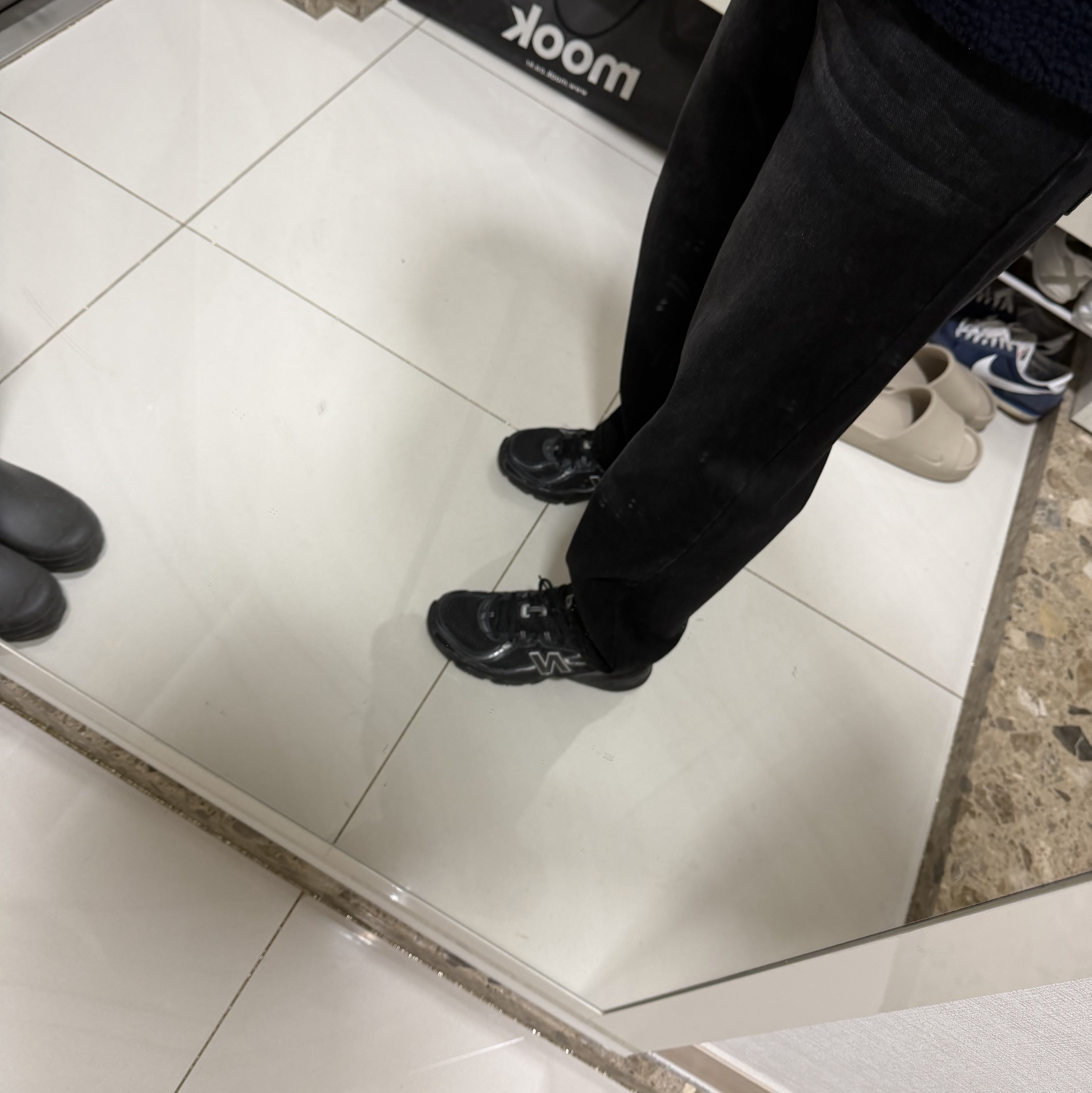 New Balance 740v2 Black Silver Metallic 착용 스타일