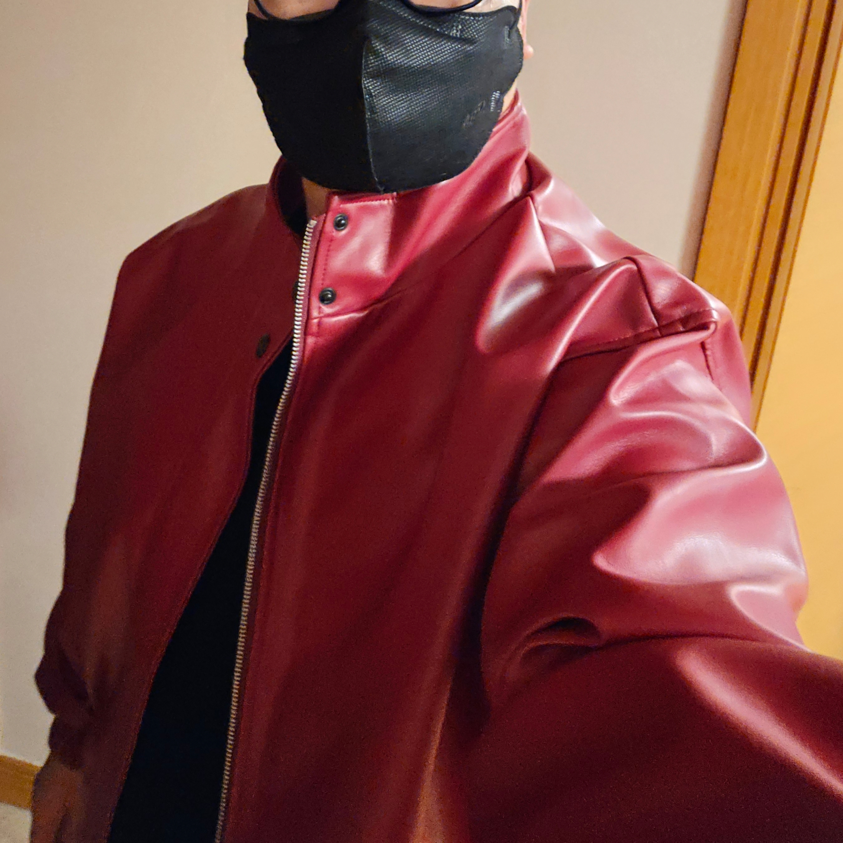 QT8 Garments TL Synthetic Leather Hidden Jacket Red 착용 스타일