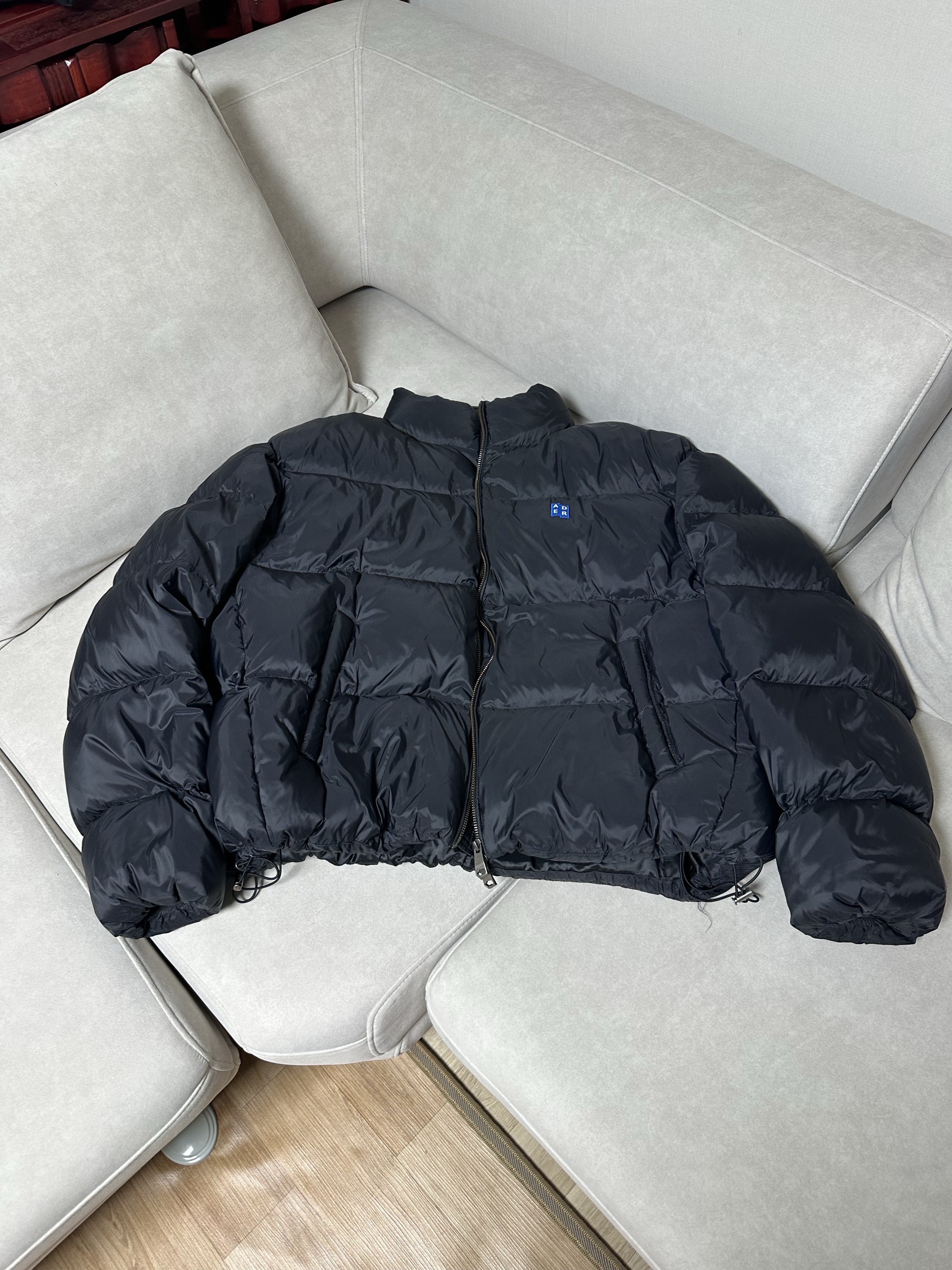 Ader Error Sig; TRS/BL Tag Puffer Jacket 01 Noir 착용 스타일
