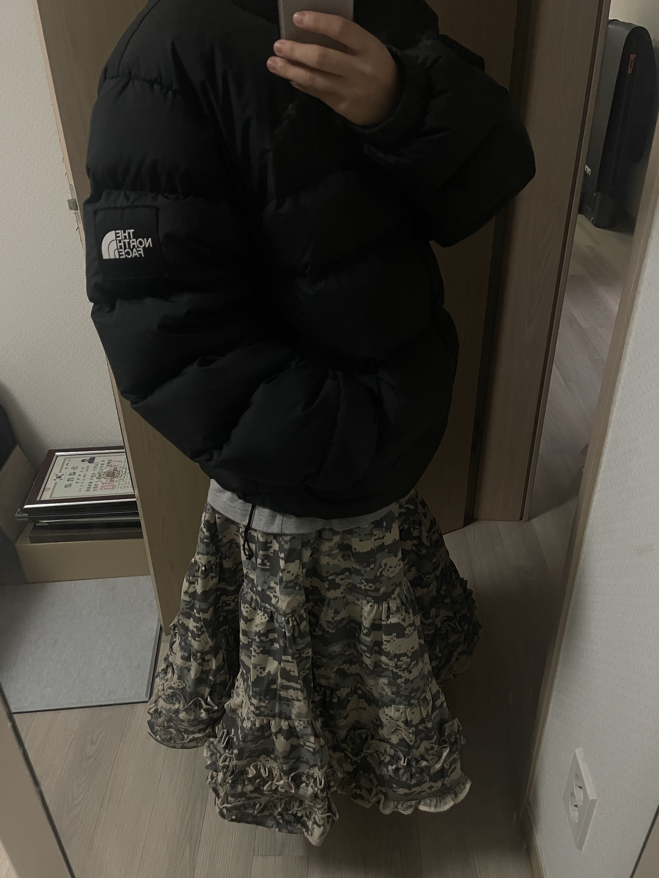 The North Face 1992 Nuptse Jacket Black, (W) The North Face White Label Novelty Nuptse Down Jacket Cocoa Brown 착용 스타일 - 1